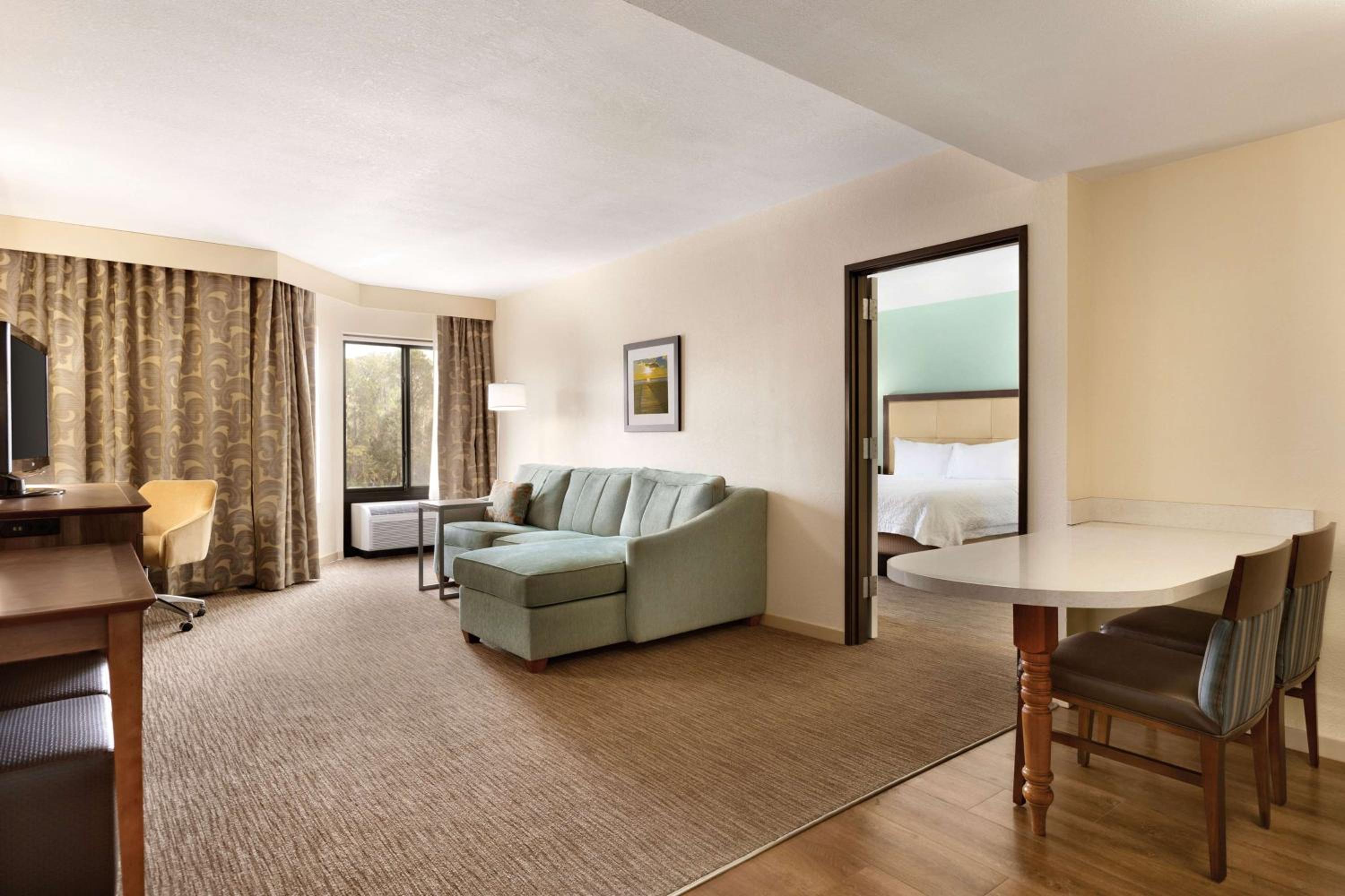 One-Bedroom King Suite With Whirlpool - Non-Smoking  - Photo 5