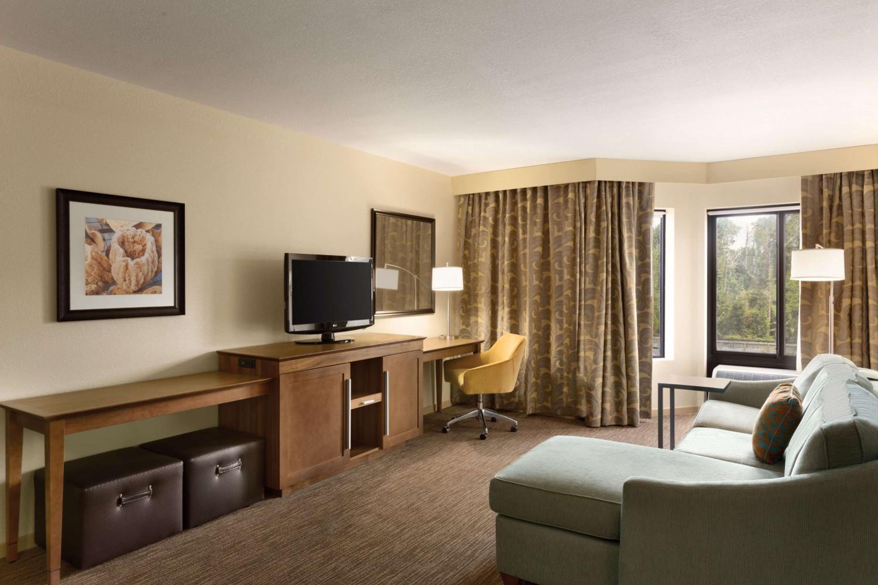 One-Bedroom King Suite With Whirlpool - Non-Smoking  - Photo 4