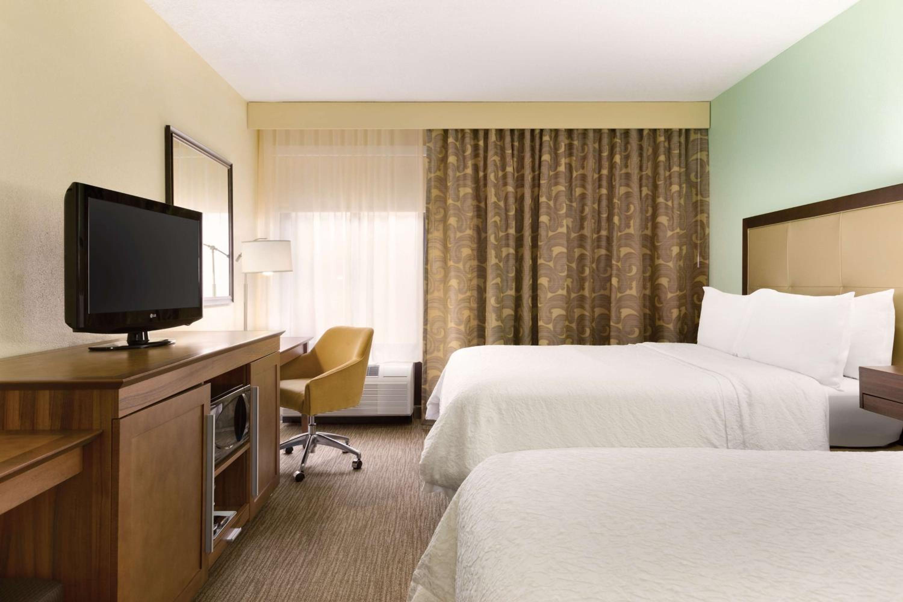 Queen Room With Two Queen Beds - Non-Smoking - Photo 1