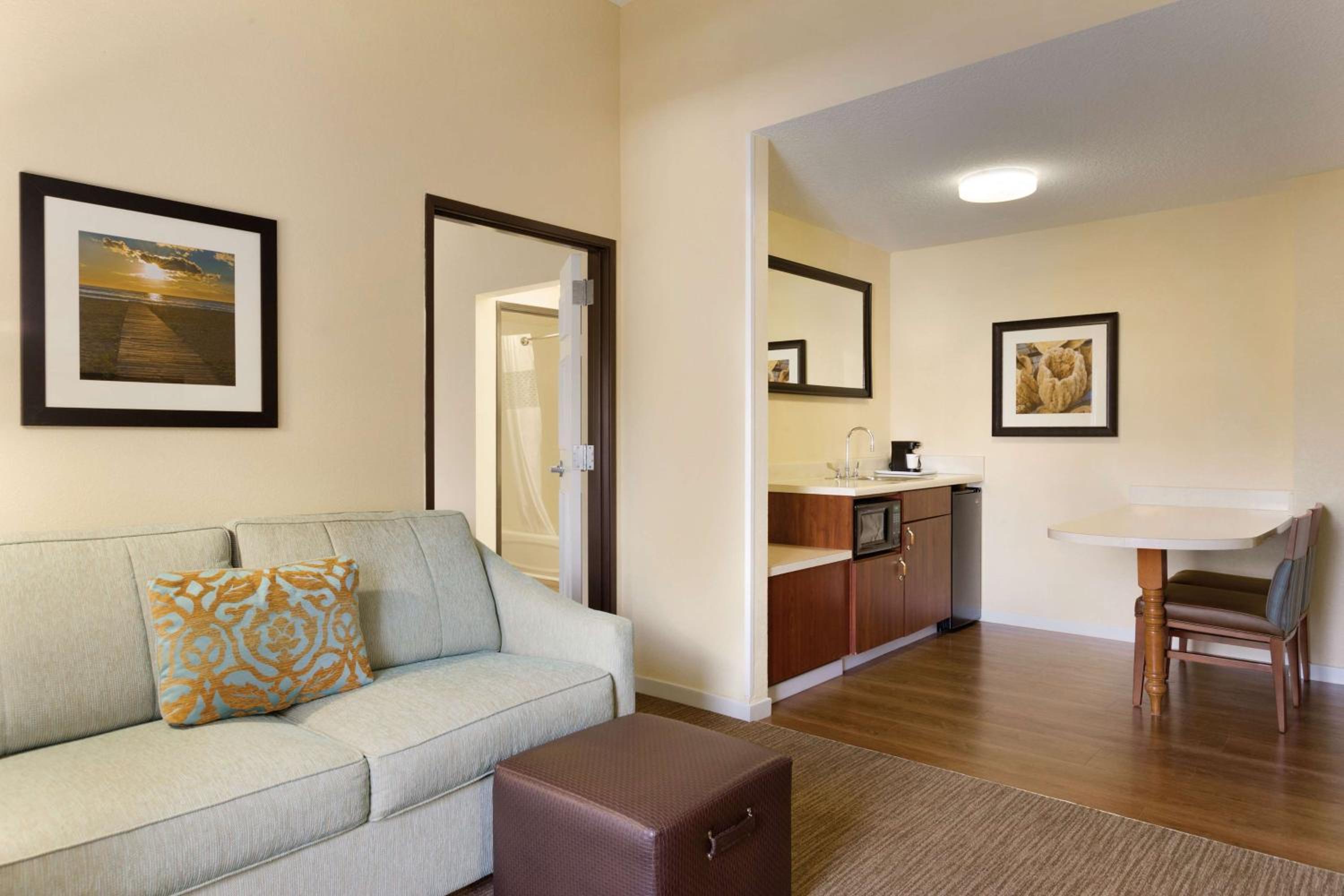 One-Bedroom King Suite - Non-Smoking - Photo 3