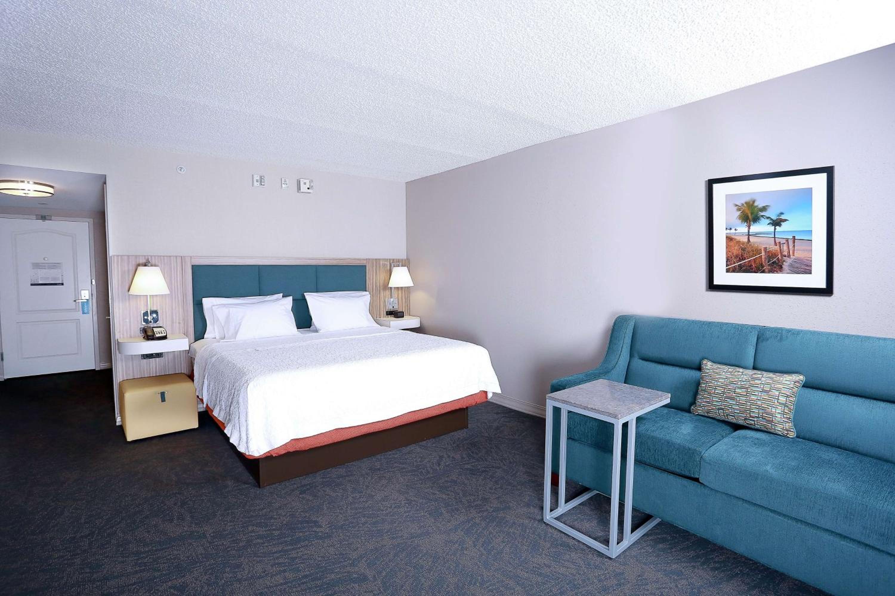 King Studio Suite with Whirlpool - Non-Smoking - Photo 1