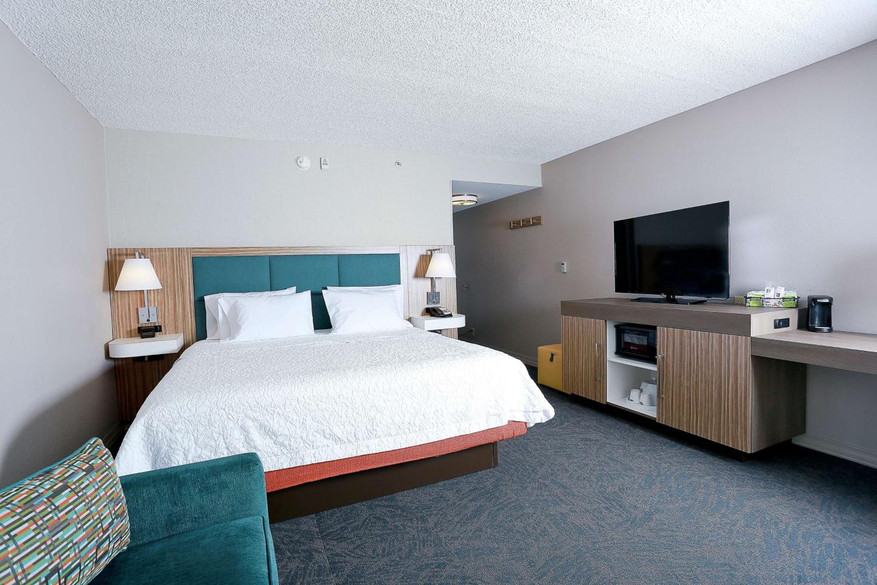 King Room with Sofa Bed - Non-Smoking - Photo 3