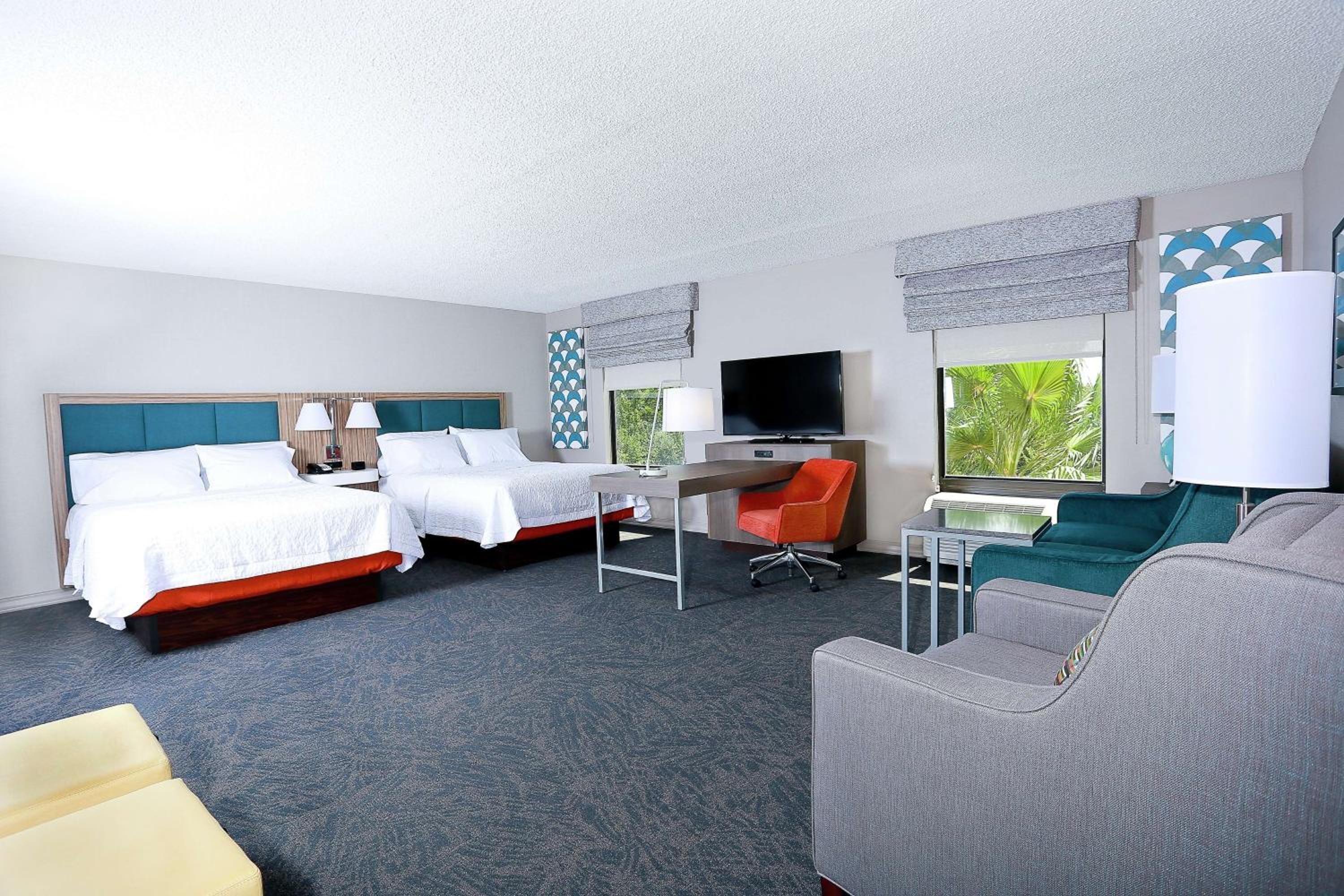 Queen Studio Suite with Two Queen Beds and Sofa Bed - Non-Smoking - Photo 2