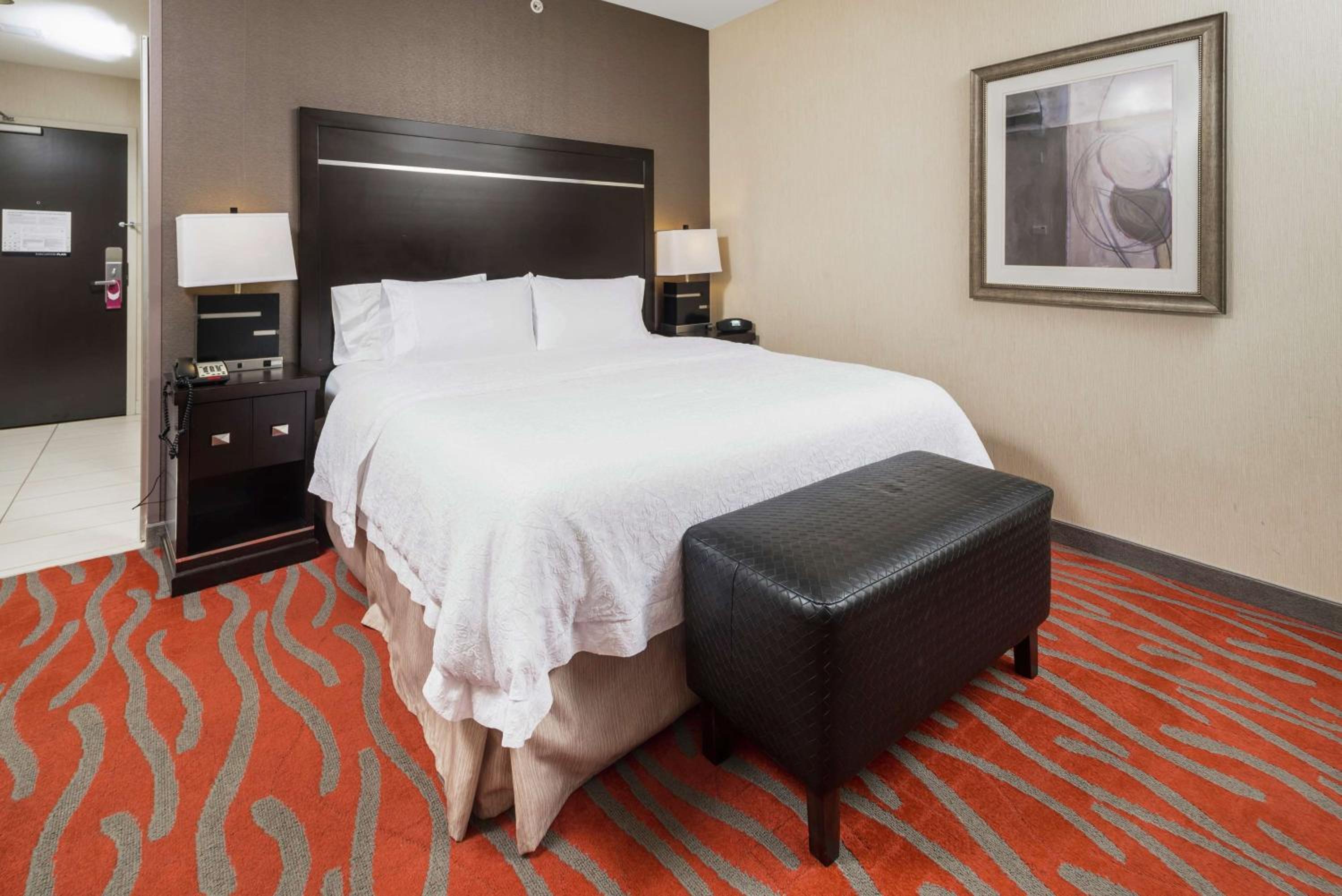 King Room with King Bed - Non-Smoking - Photo 1