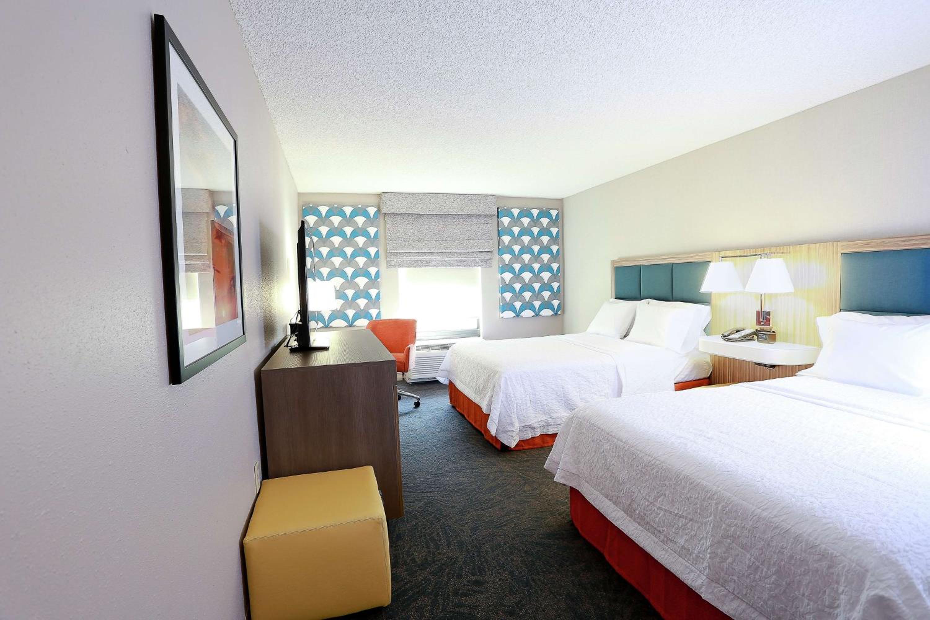 Queen Room with Two Queen Beds and Roll-In Shower - Mobility and Hearing Access/Non-Smoking - Photo 5