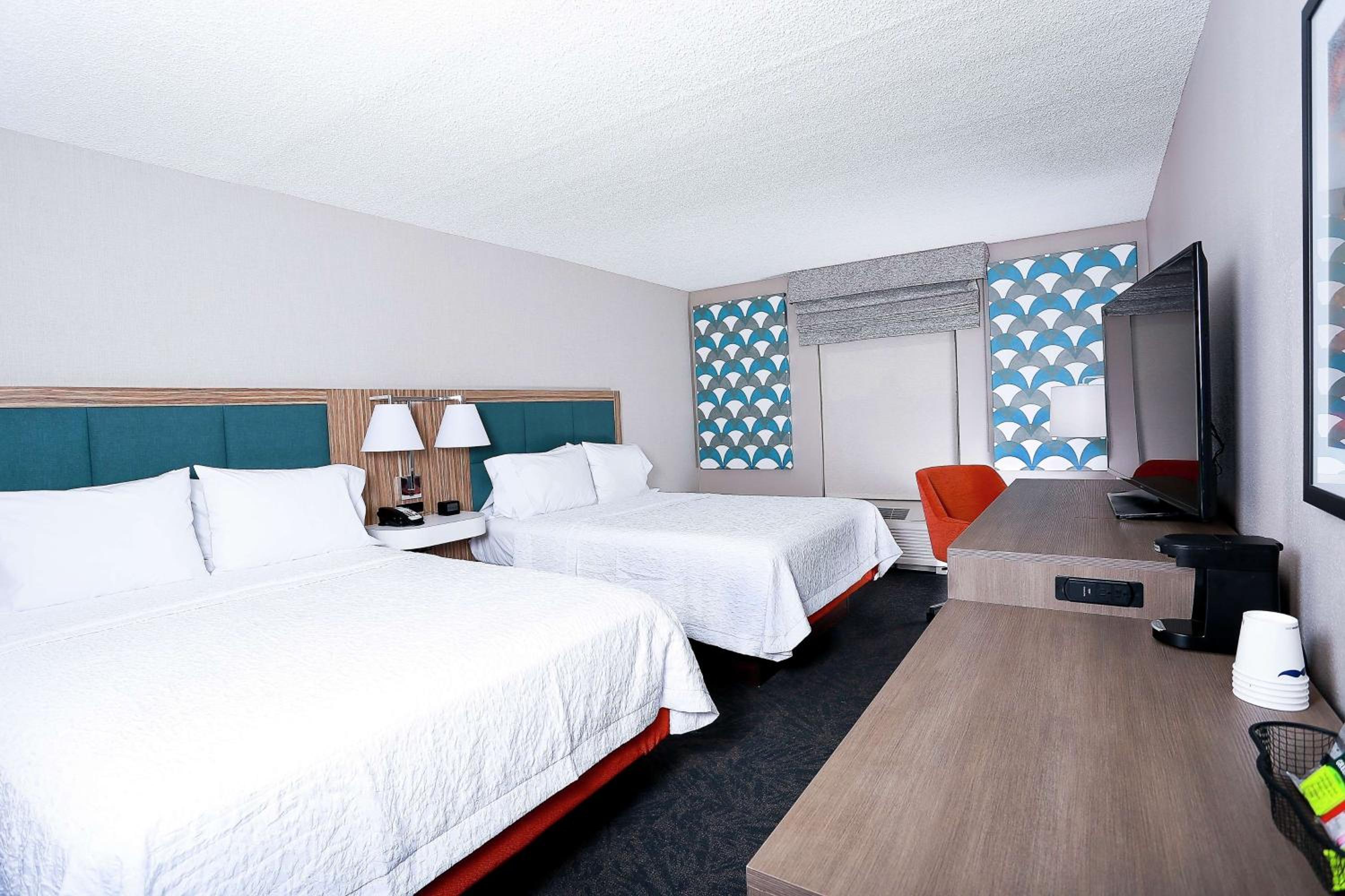 Room with Two Queen Beds - Non-Smoking - Photo 2