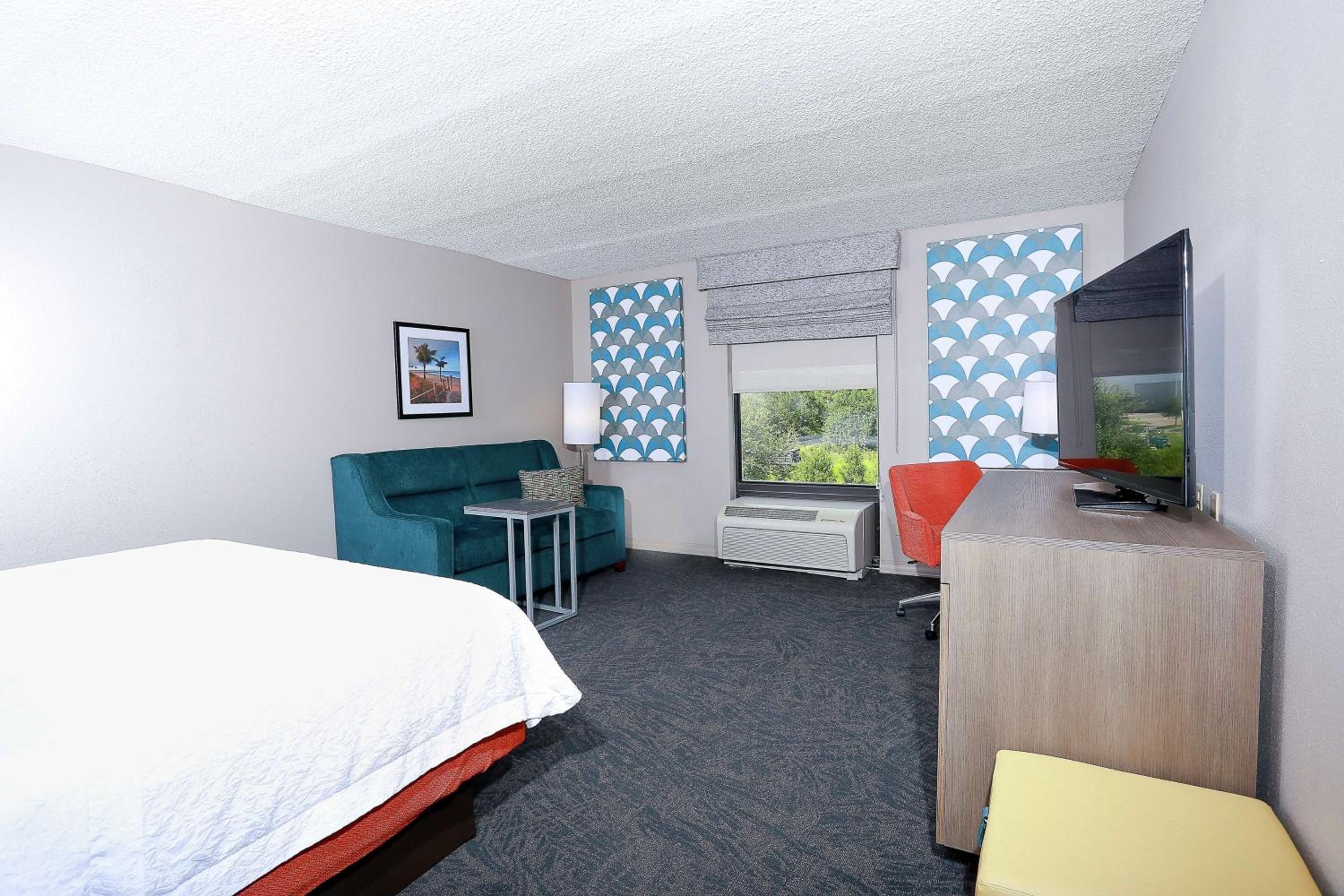King Studio Suite with Whirlpool - Non-Smoking - Photo 2