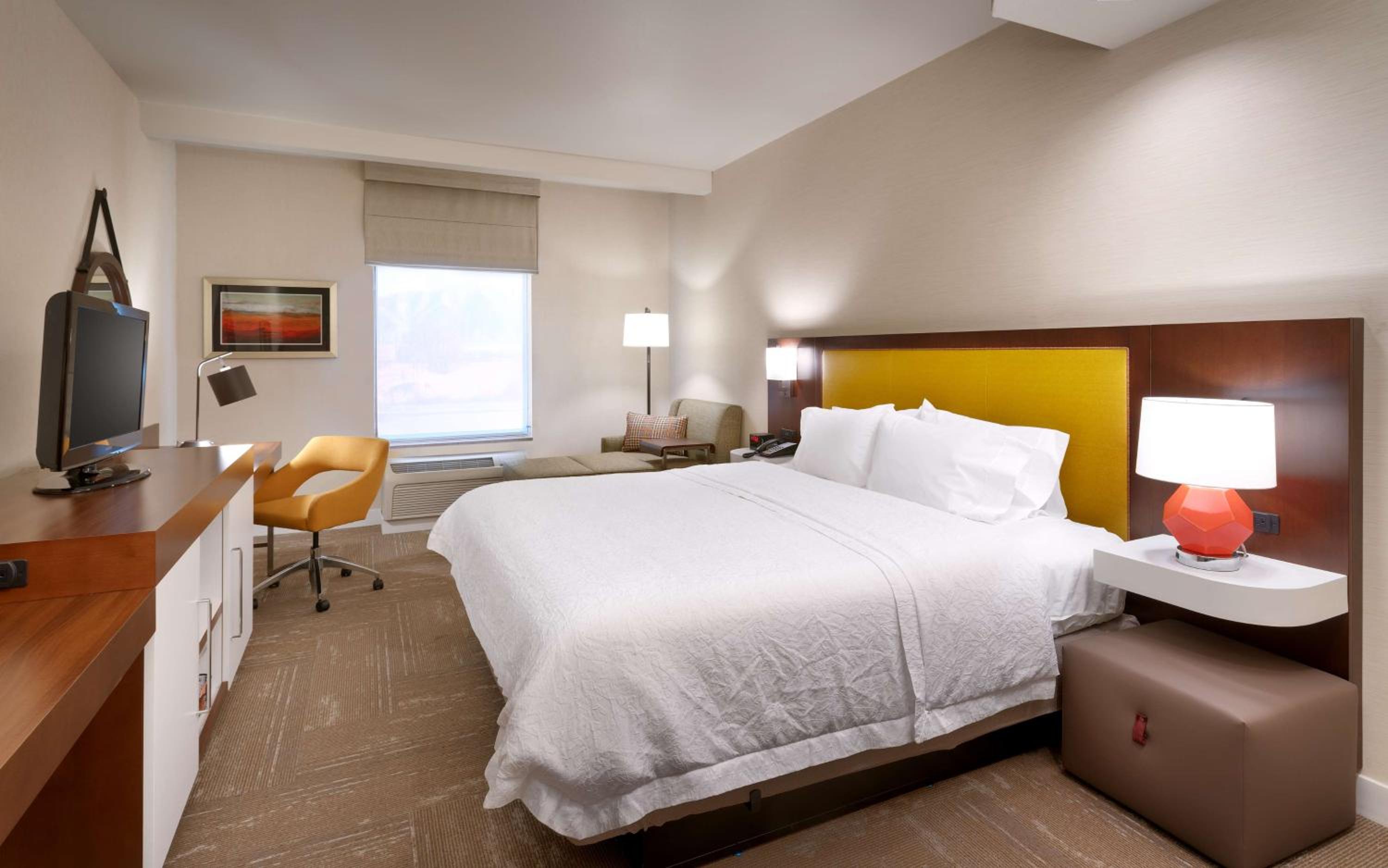 King Room with Accessible Tub - Mobility and Hearing Access/Non-Smoking - Photo 2