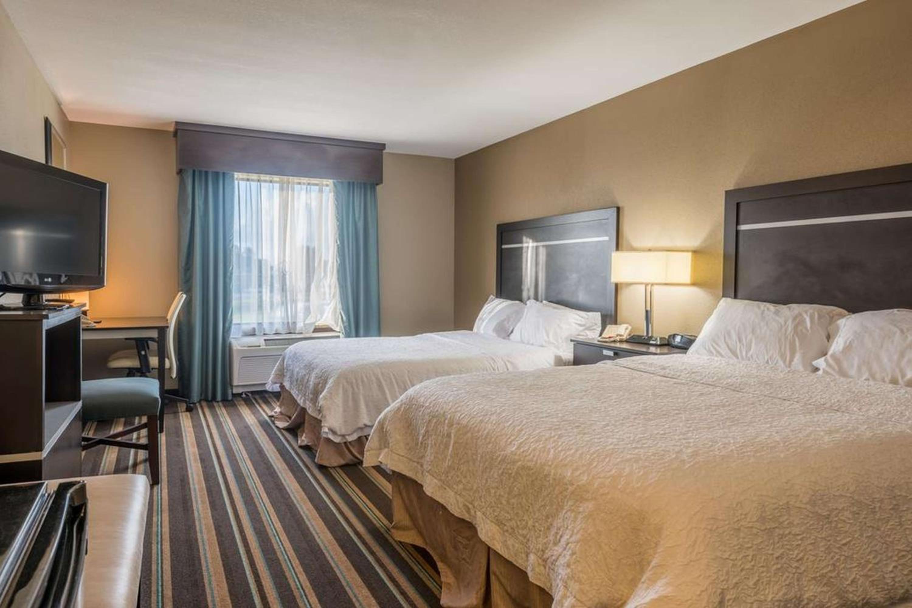 Queen Room with Two Queen Beds - Hearing Access/Non-Smoking - Photo 2