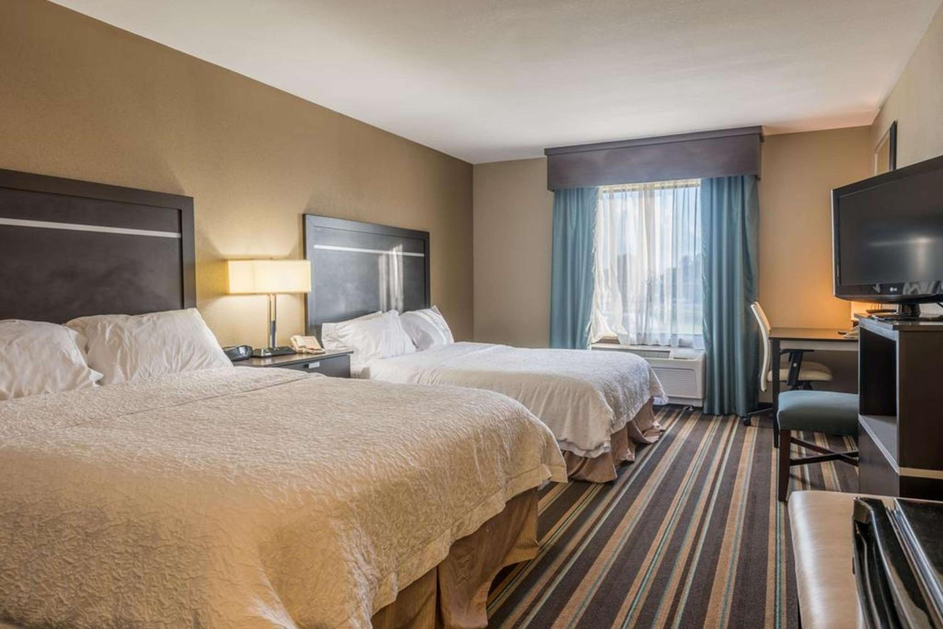 Queen Room with Two Queen Beds - Mobility Access/Non-Smoking - Photo 5