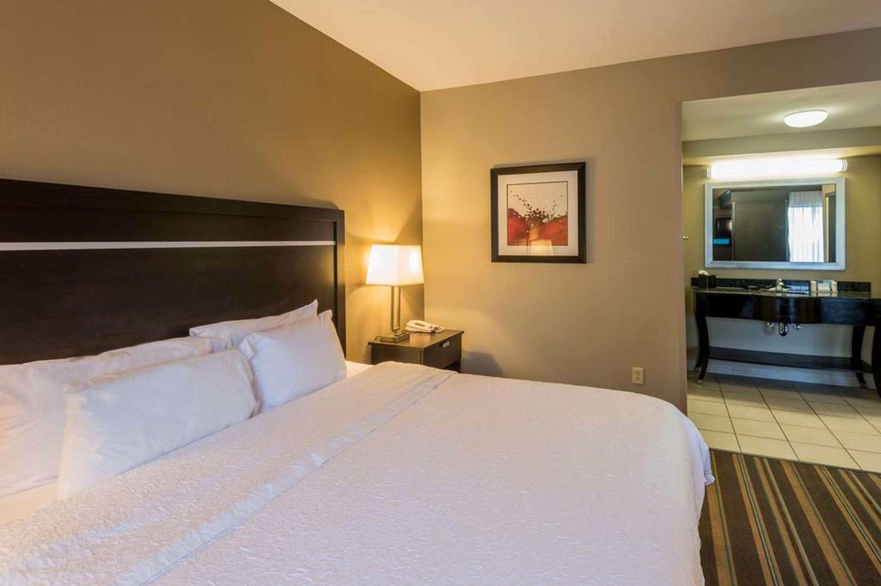 King Room with Sofa Bed - Hearing Accessible/Non-Smoking - Photo 2