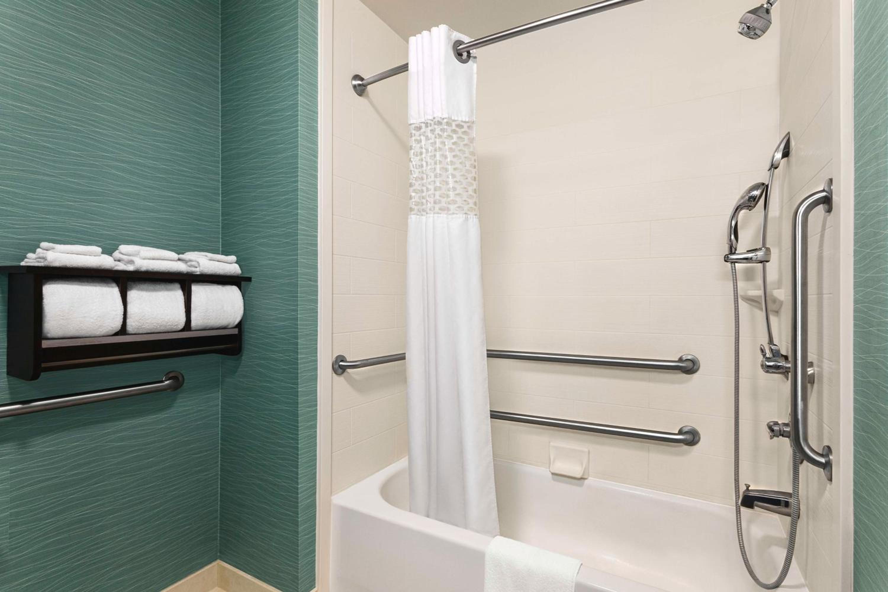 King Room with Sofa Bed - Hearing Accessible/Non-Smoking - Photo 3
