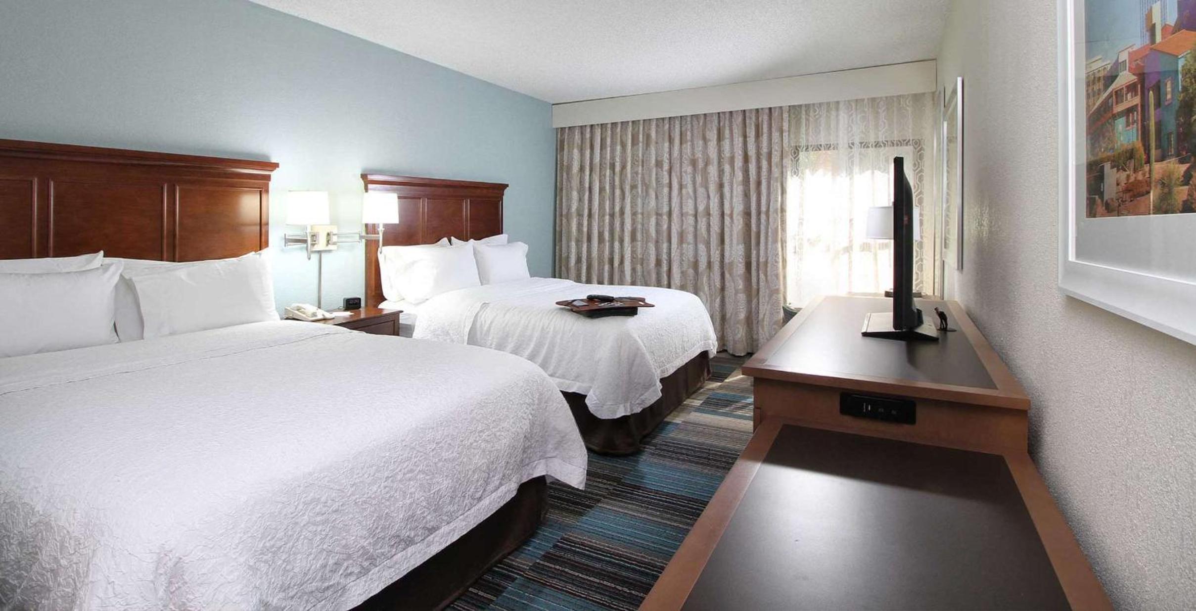 Double Room with Two Double Beds - Non-Smoking - Photo 4