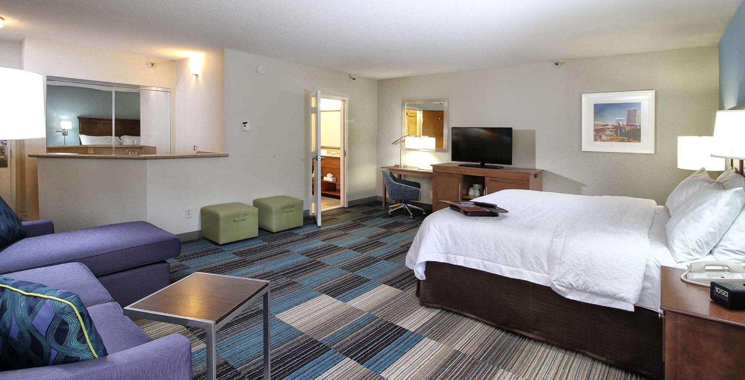 One-Bedroom King Suite - Non-Smoking - Photo 2