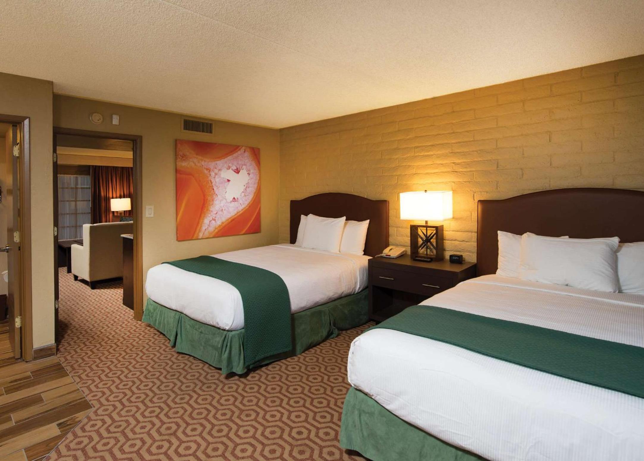 Queen Suite - Photo 4