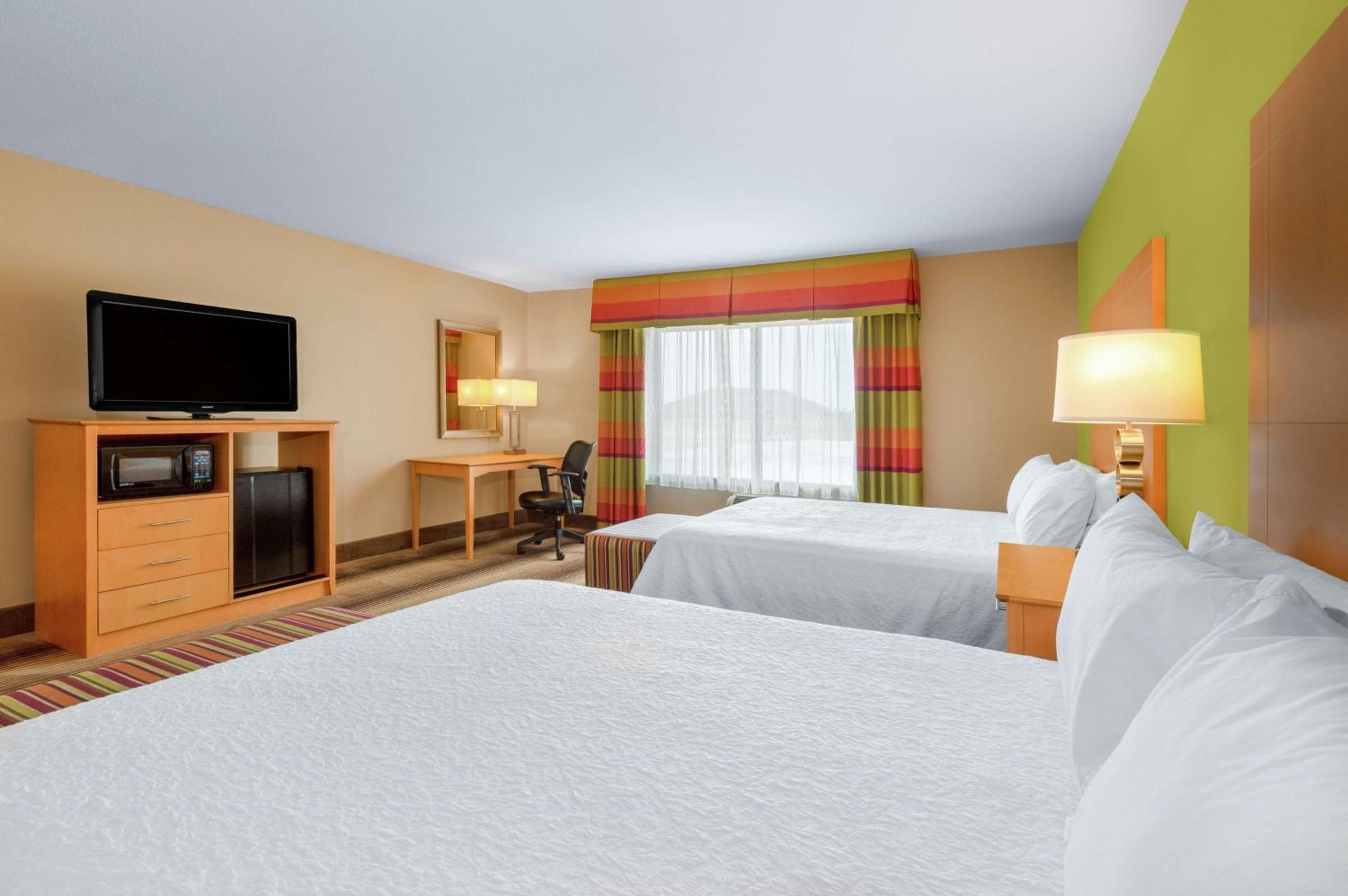 Queen Room with Two Queen Beds - Mobility and Hearing Access/Non-Smoking photo 2