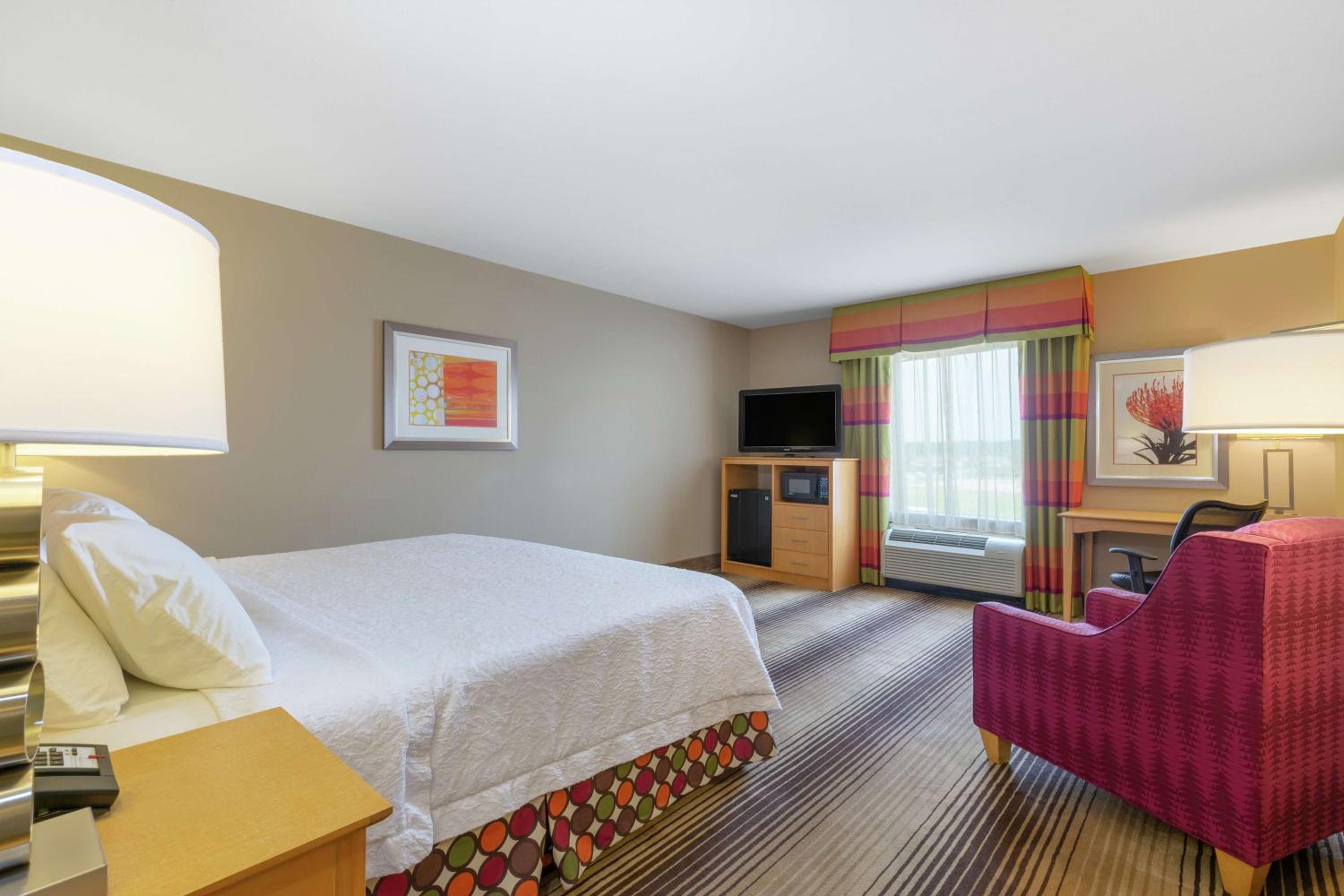 King Room with King Bed - Non-Smoking photo 2