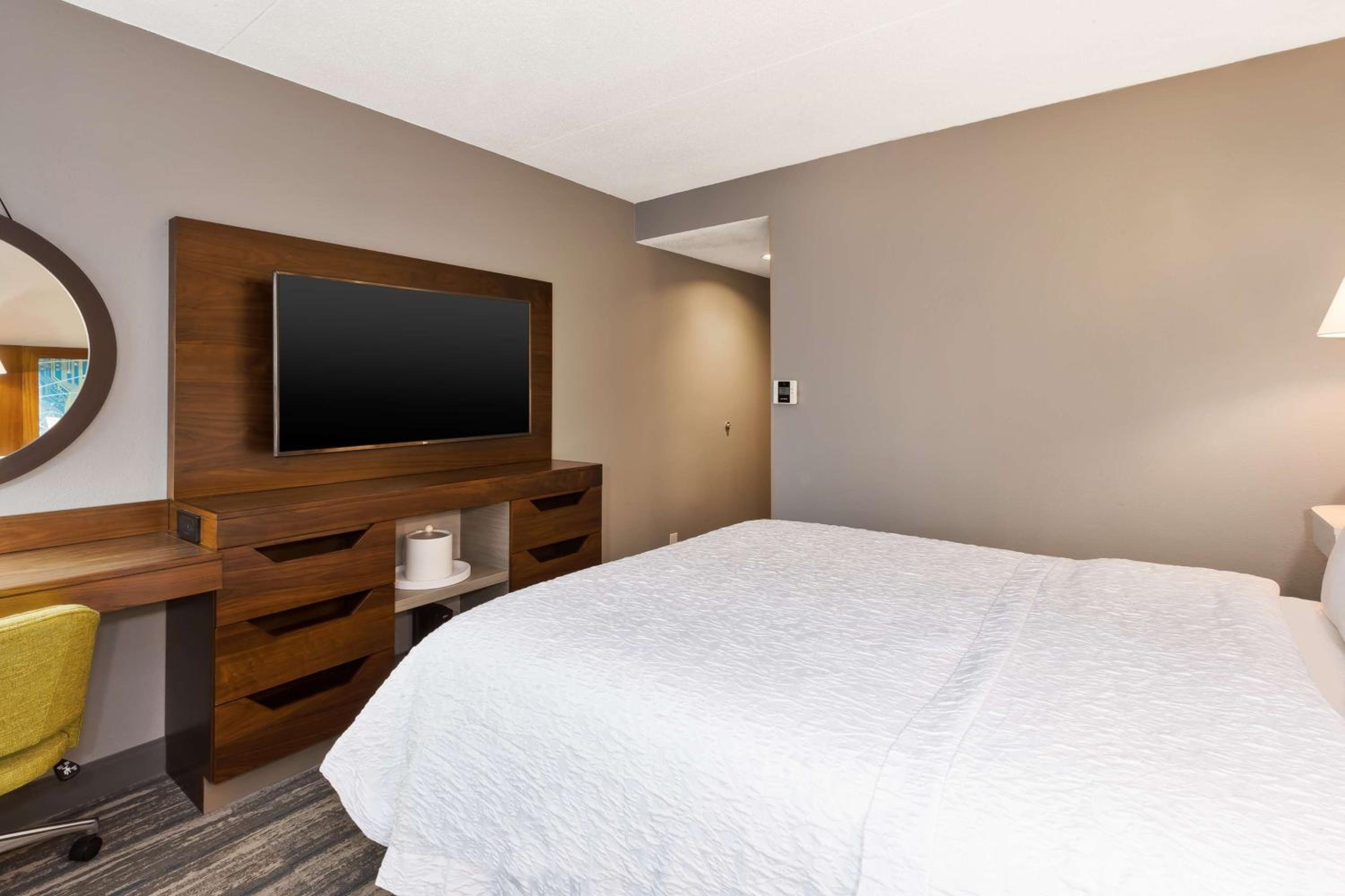 King Studio - Mobility and Hearing Access/Non-Smoking - Photo 2