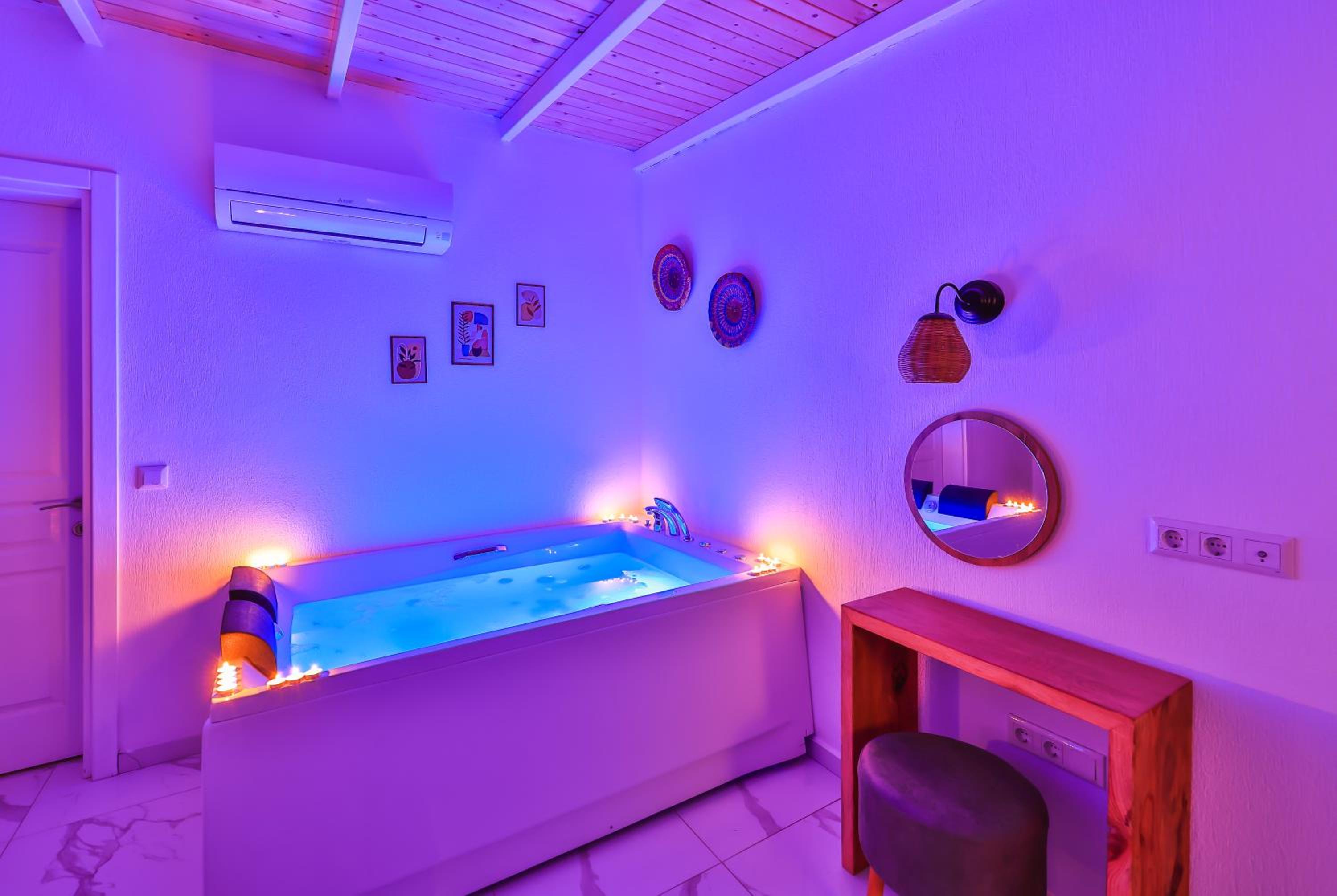 Villa with Private Pool - Photo 8