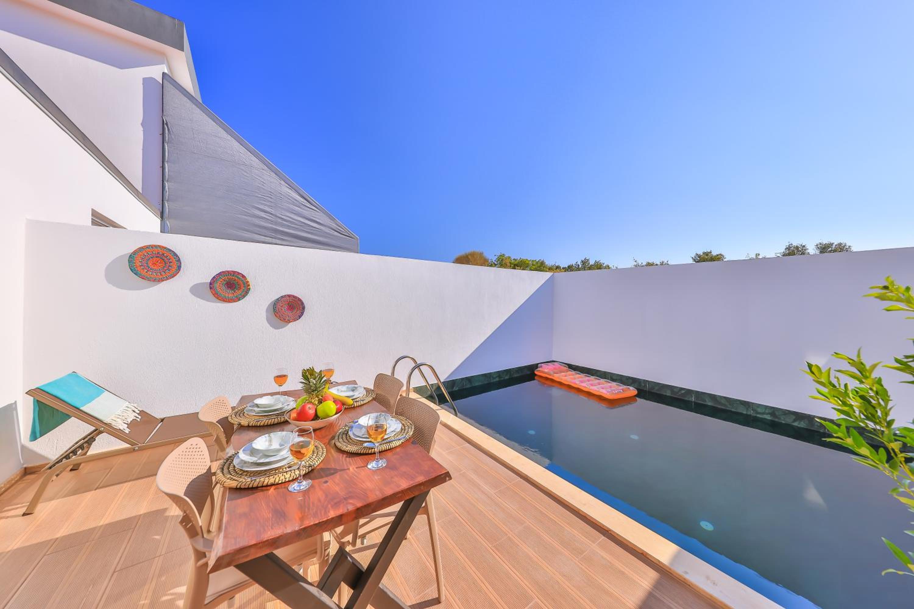 Villa with Private Pool - Photo 9