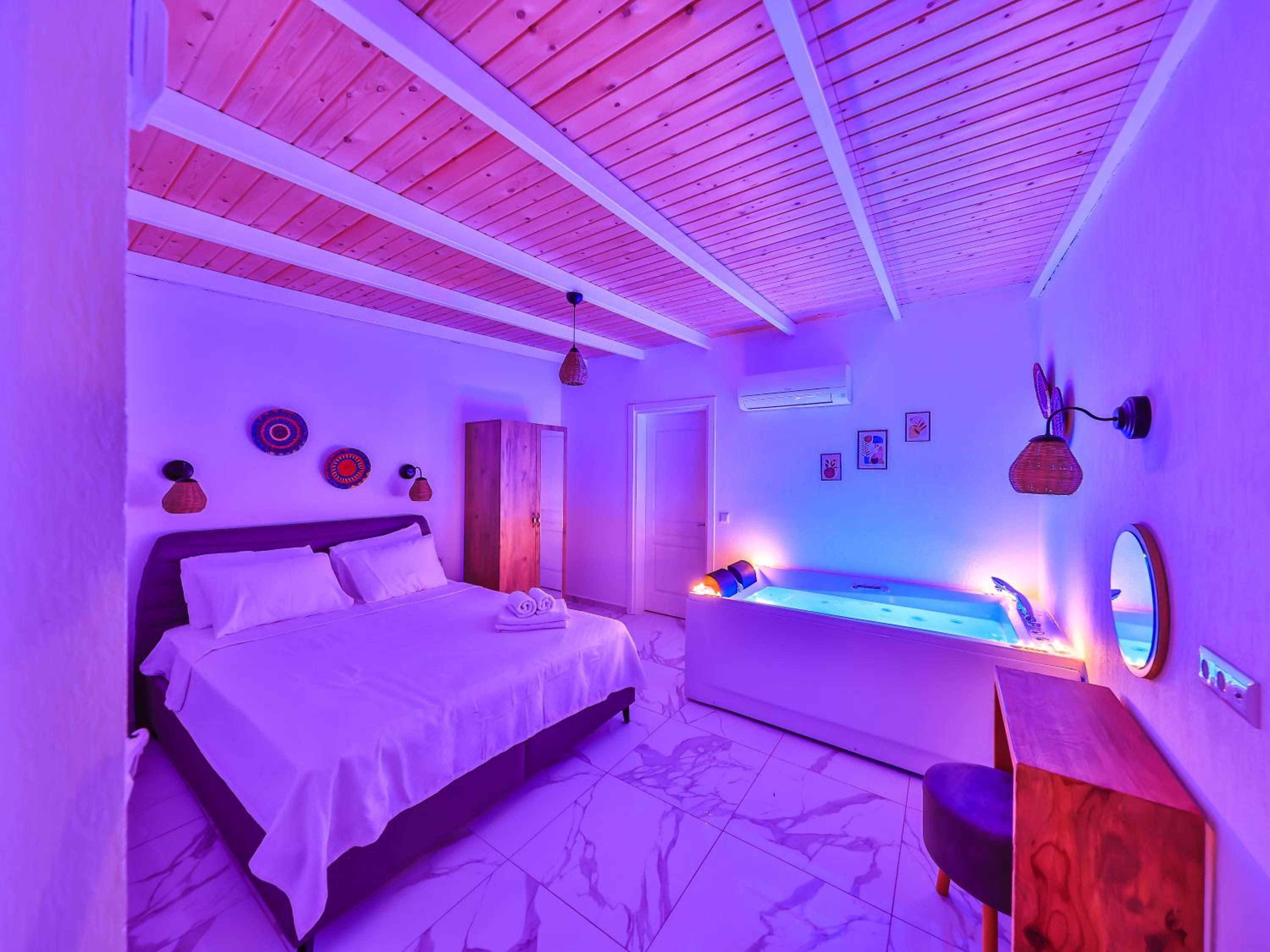 Villa with Private Pool - Photo 6