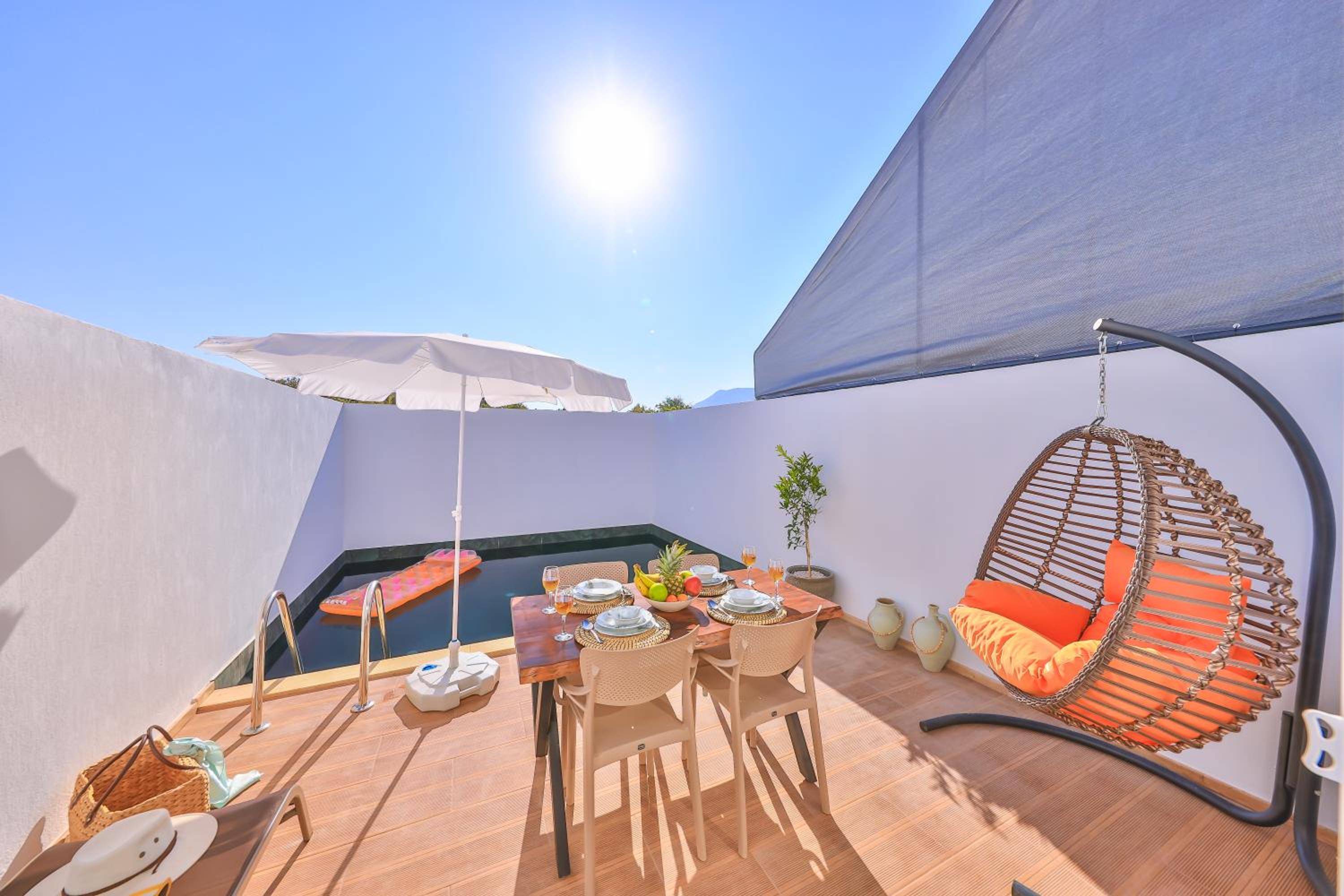 Villa with Private Pool - Photo 7