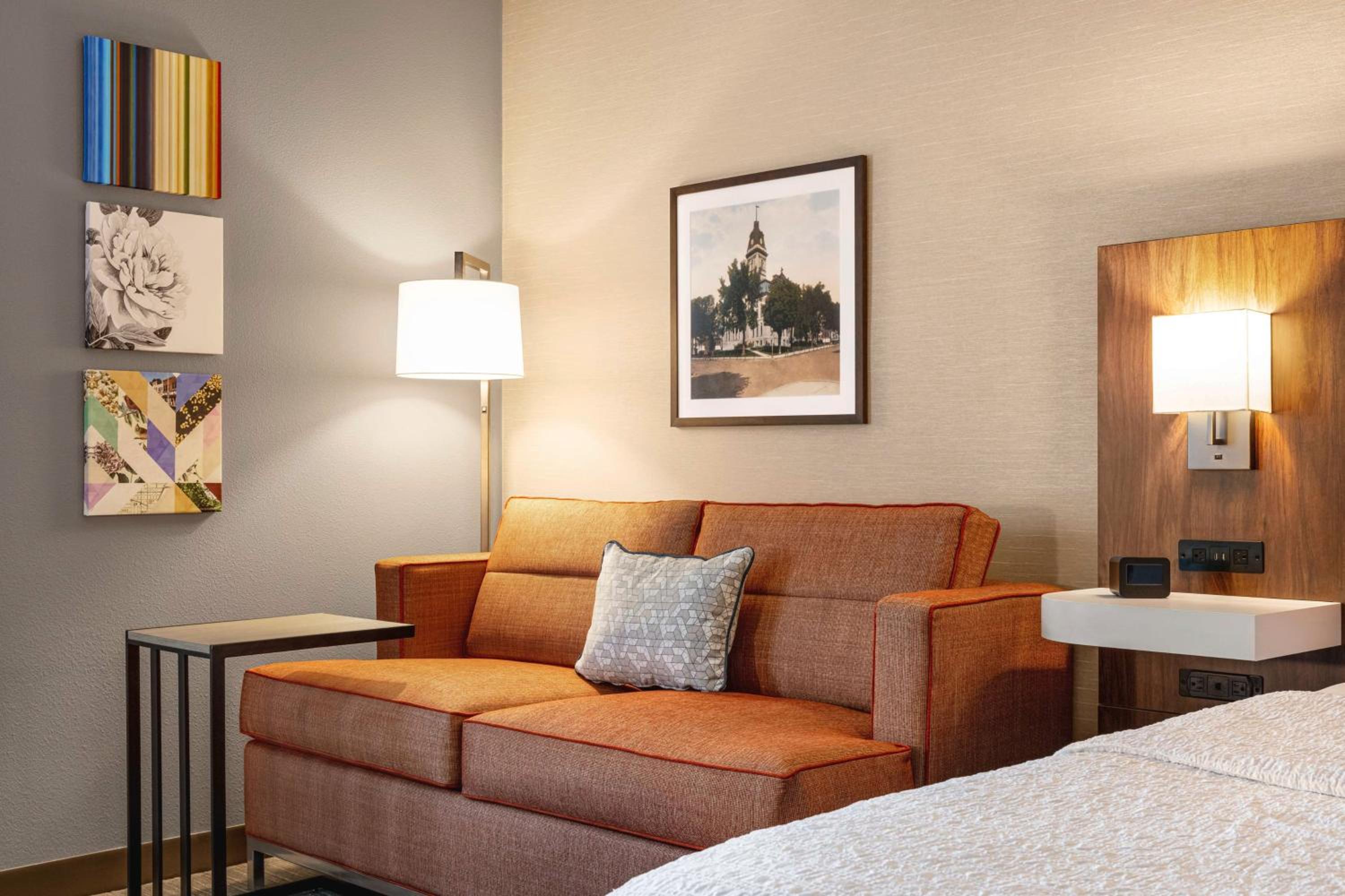 King Room with Sofa Bed - Photo 1