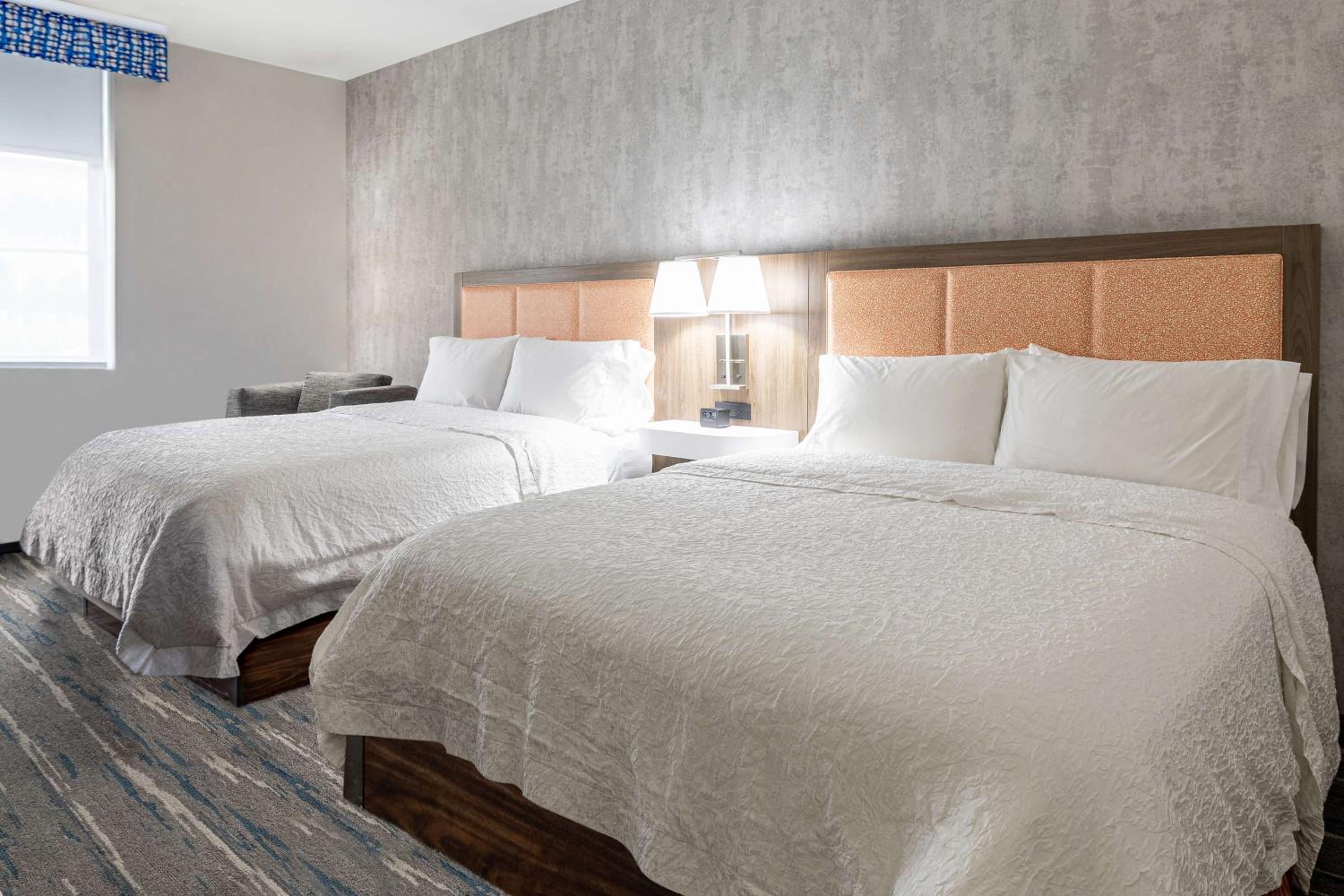 Room with Two Queen Beds - Non-Smoking - Photo 4