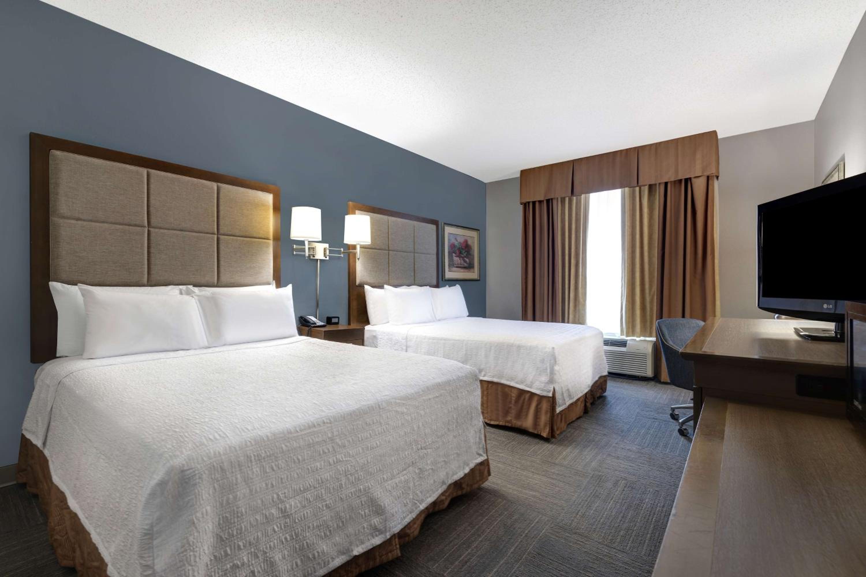 Room with Two Queen Beds - Non-Smoking - Photo 6