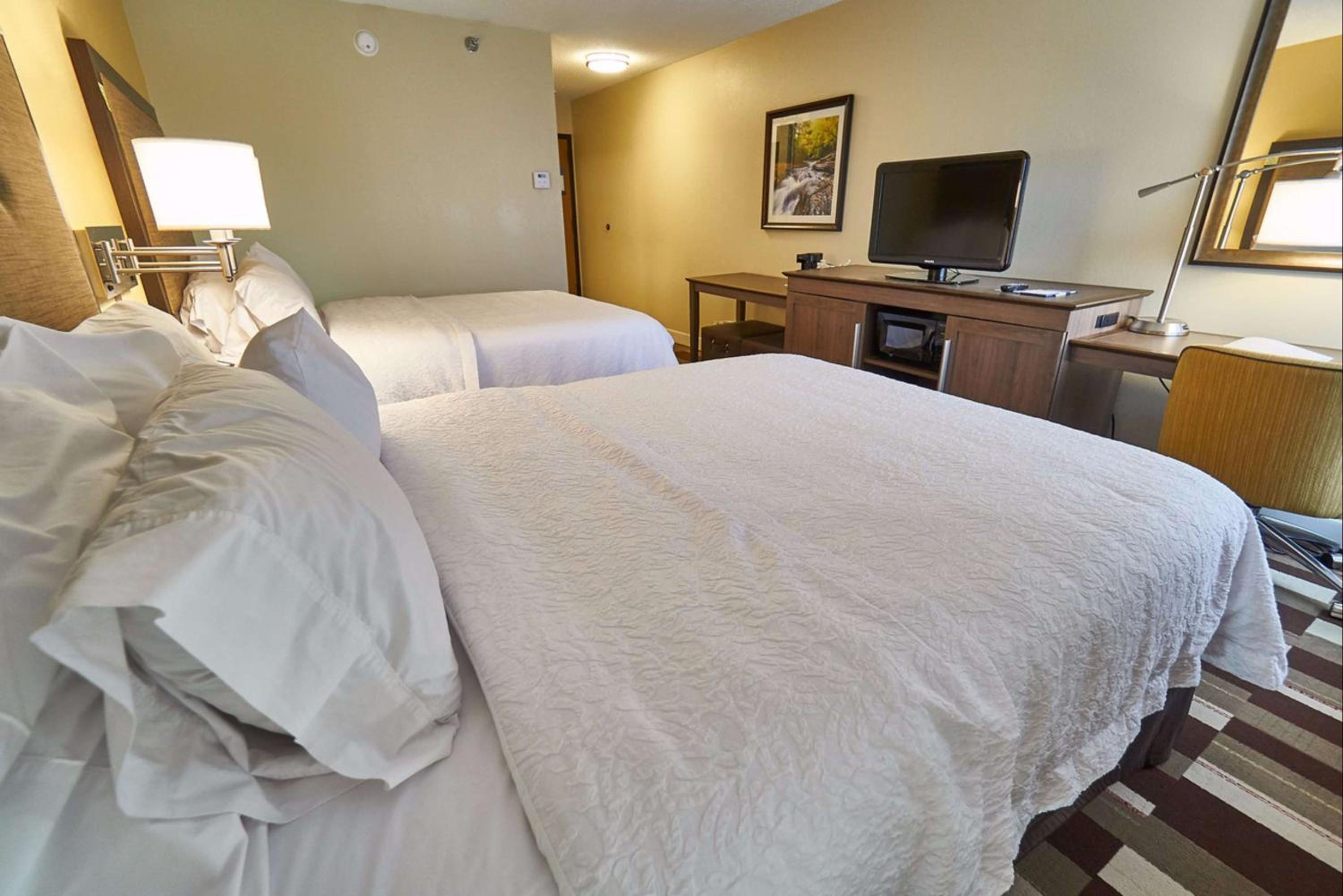 Queen Room with Two Queen Beds - Non-Smoking - Photo 1