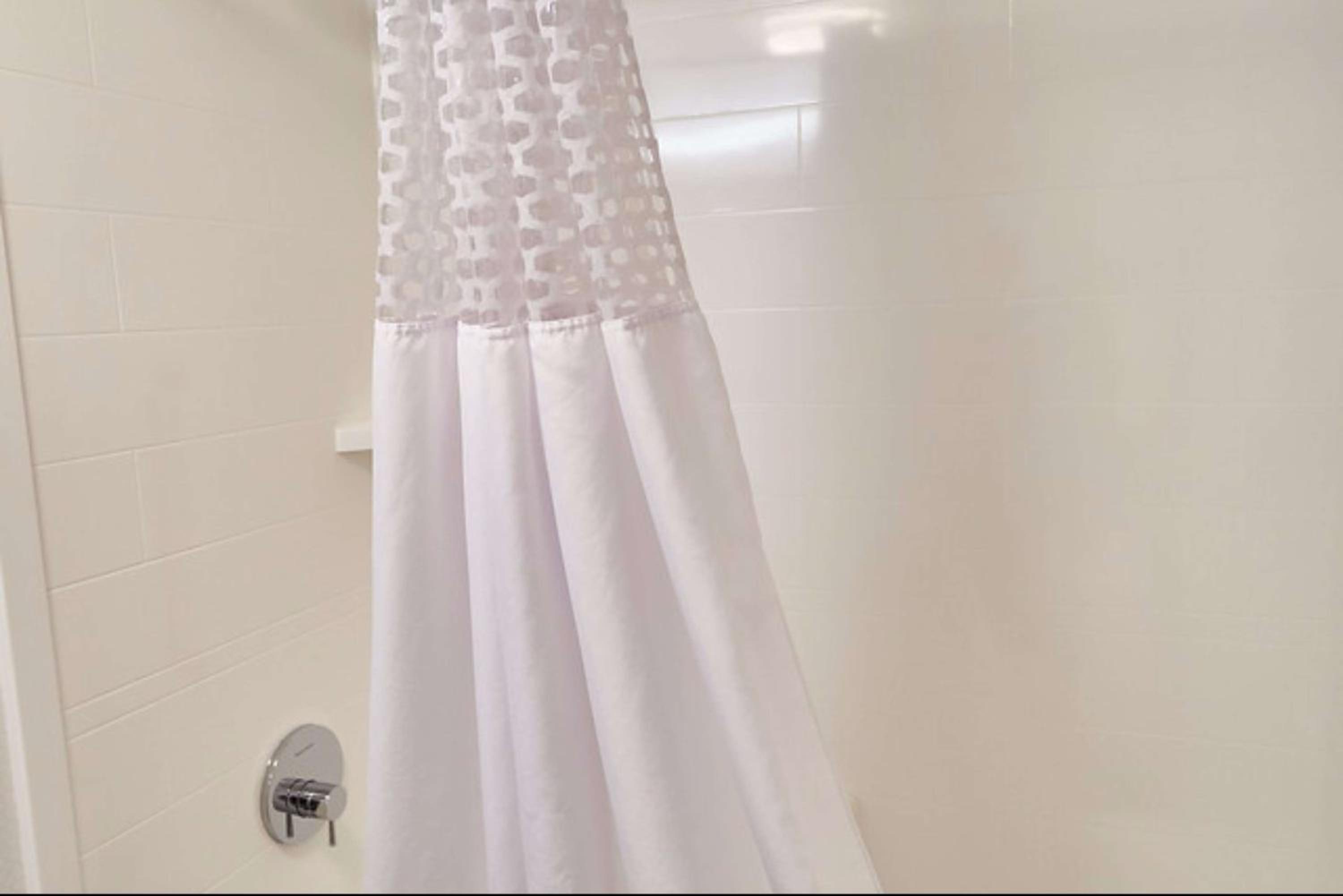 King Room with Accessible Tub - Mobility and Hearing Access/Non-Smoking - Photo 5
