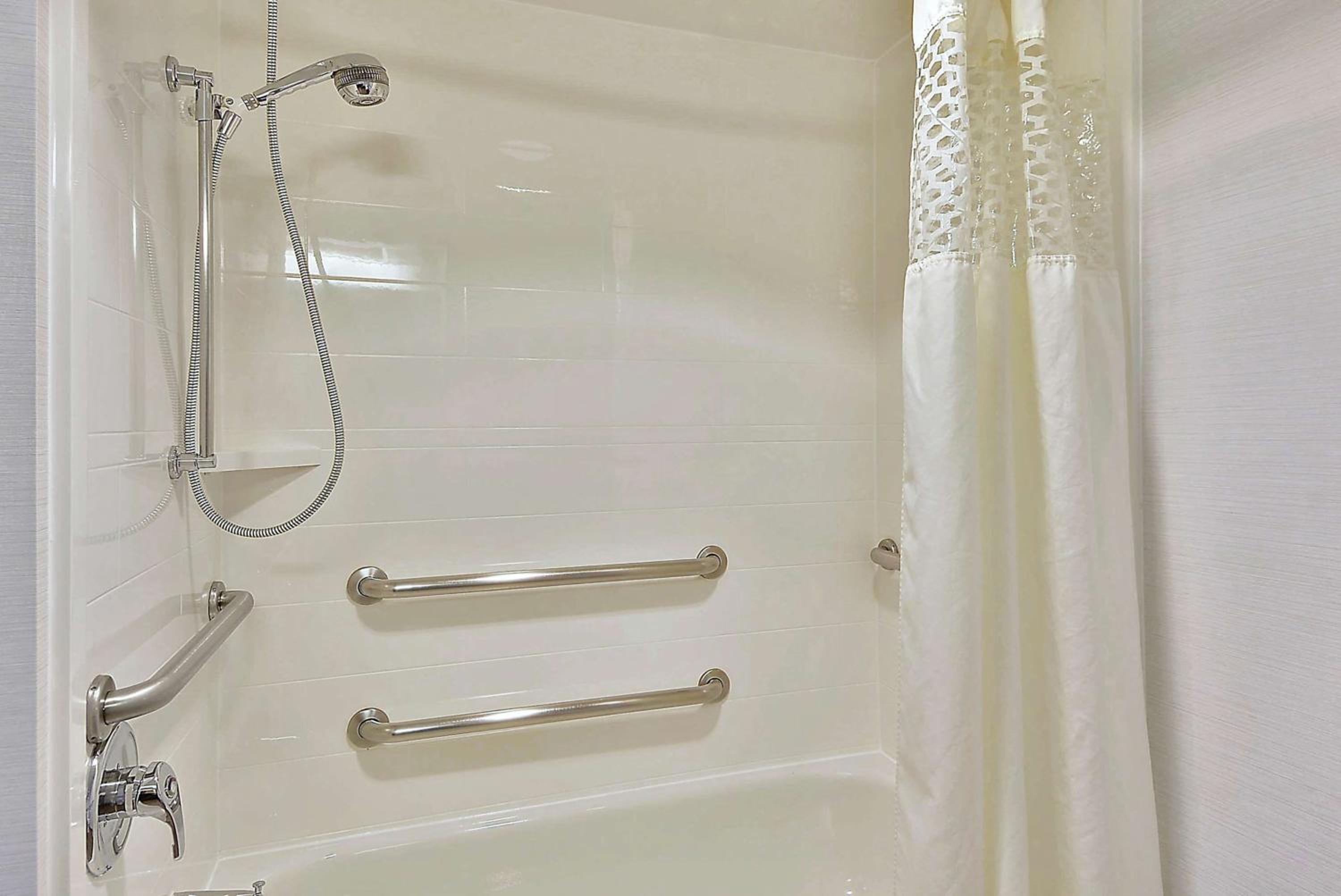King Room with Bath - Mobility Access - Photo 2