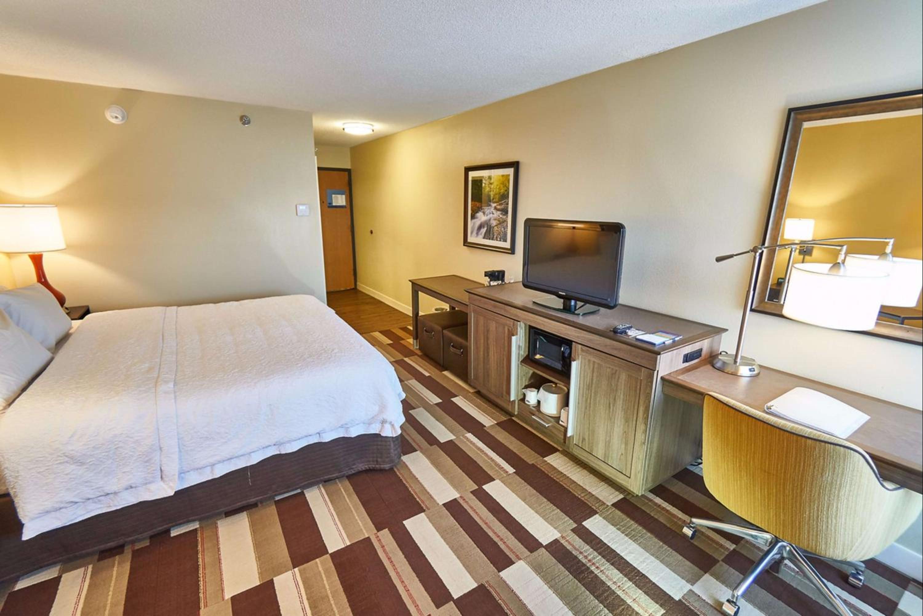 King Room - Non-Smoking - Photo 1