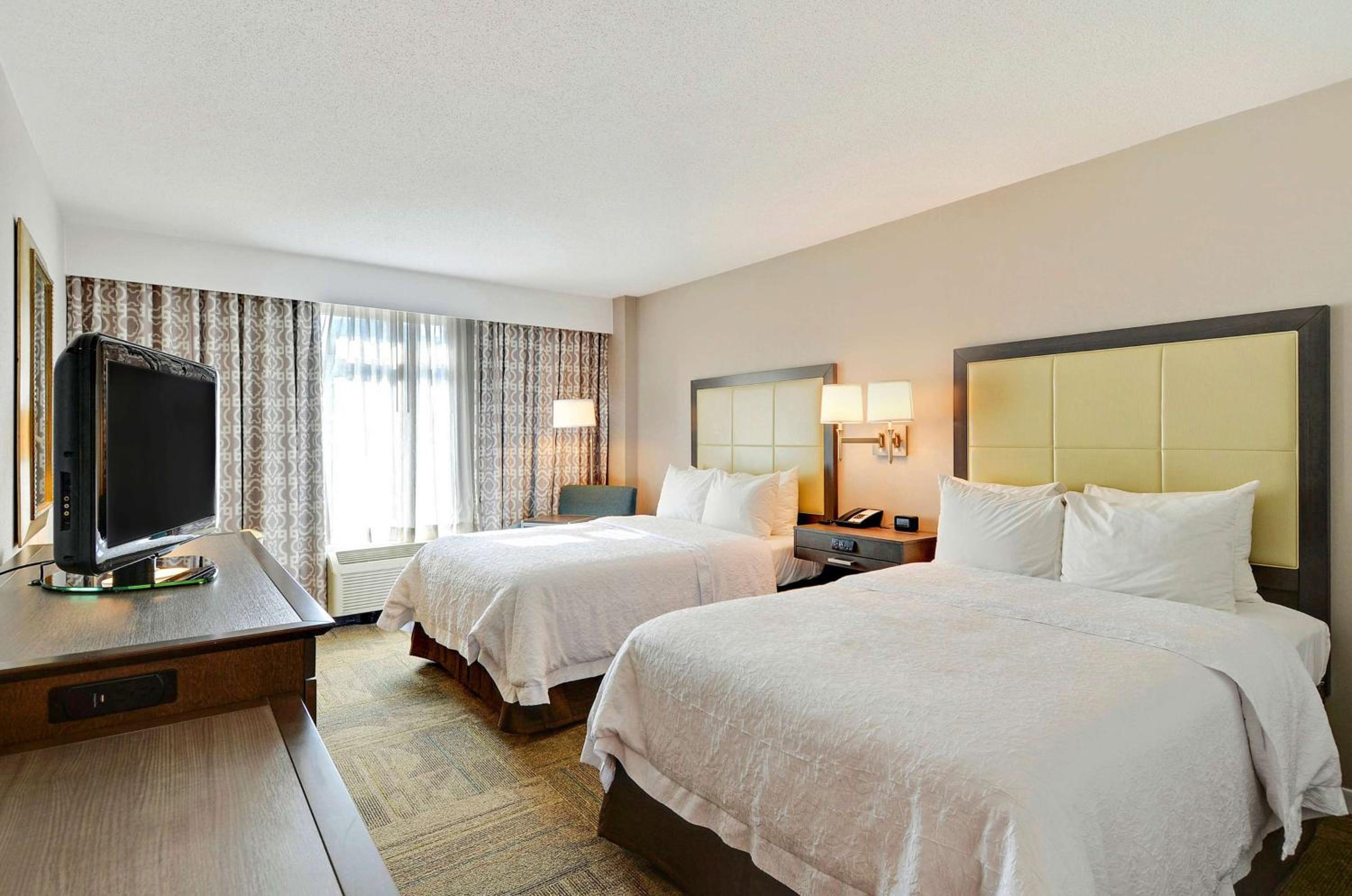 Double Room with Two Double Beds - Non-Smoking - Photo 2