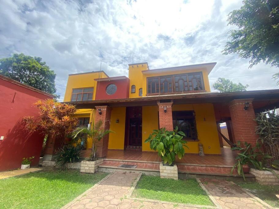 Six-Bedroom House photo 3