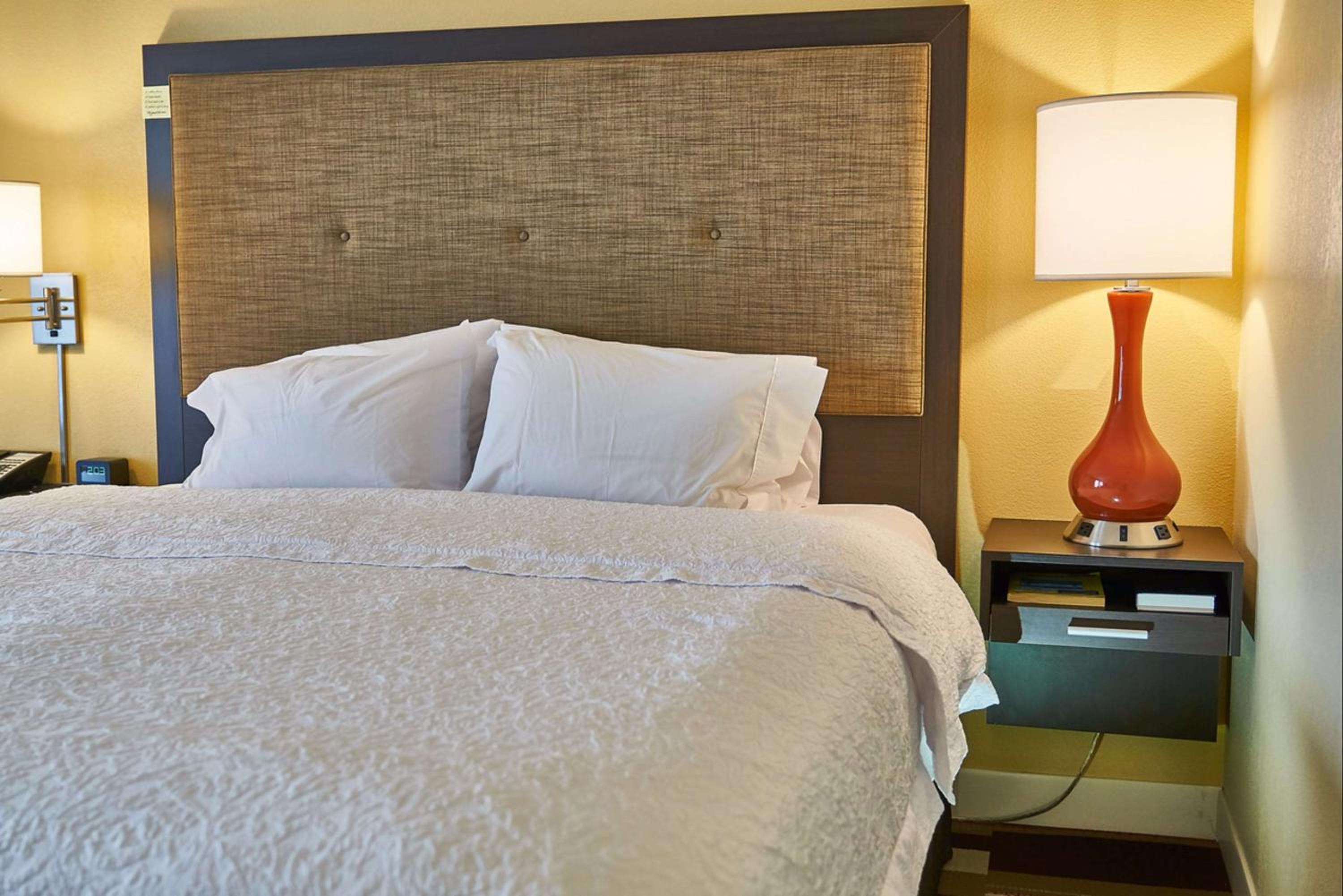 Executive King Room with Sofa Bed - Non-Smoking - Photo 3