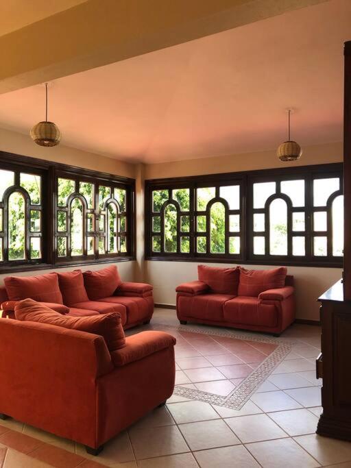 Six-Bedroom House photo 1