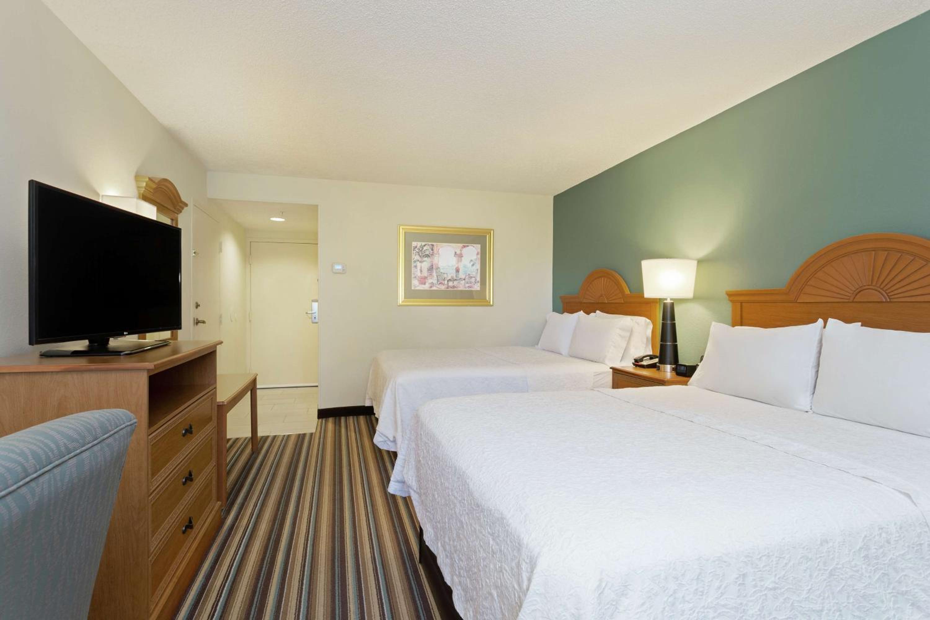 Room with Two Queen Beds - Non-Smoking - Photo 5