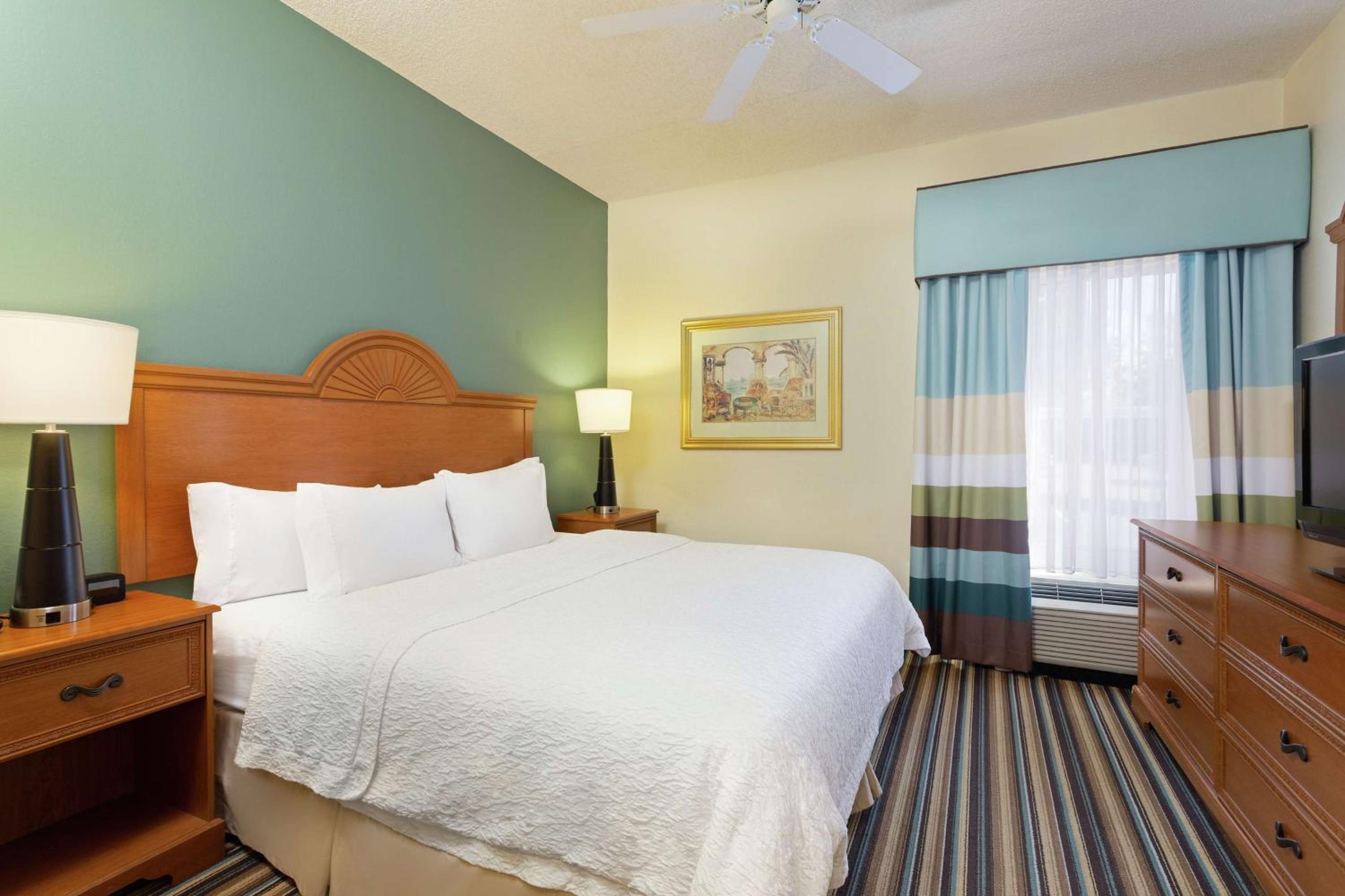 One-Bedroom King Suite with Kitchen - Non-Smoking  - Photo 1
