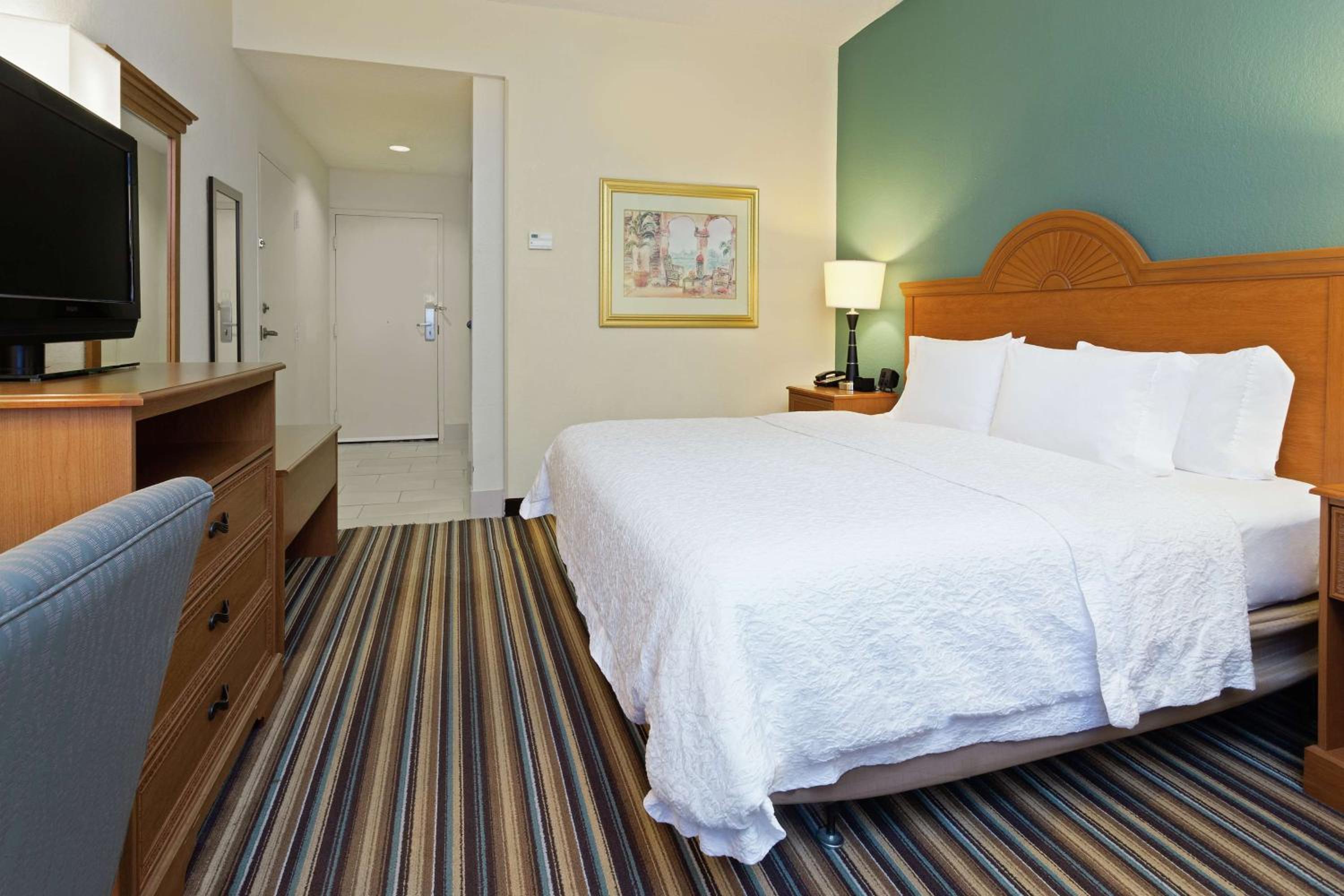 King Room With Accessible Tub - Mobility And Hearing Access/Non-Smoking - Photo 3