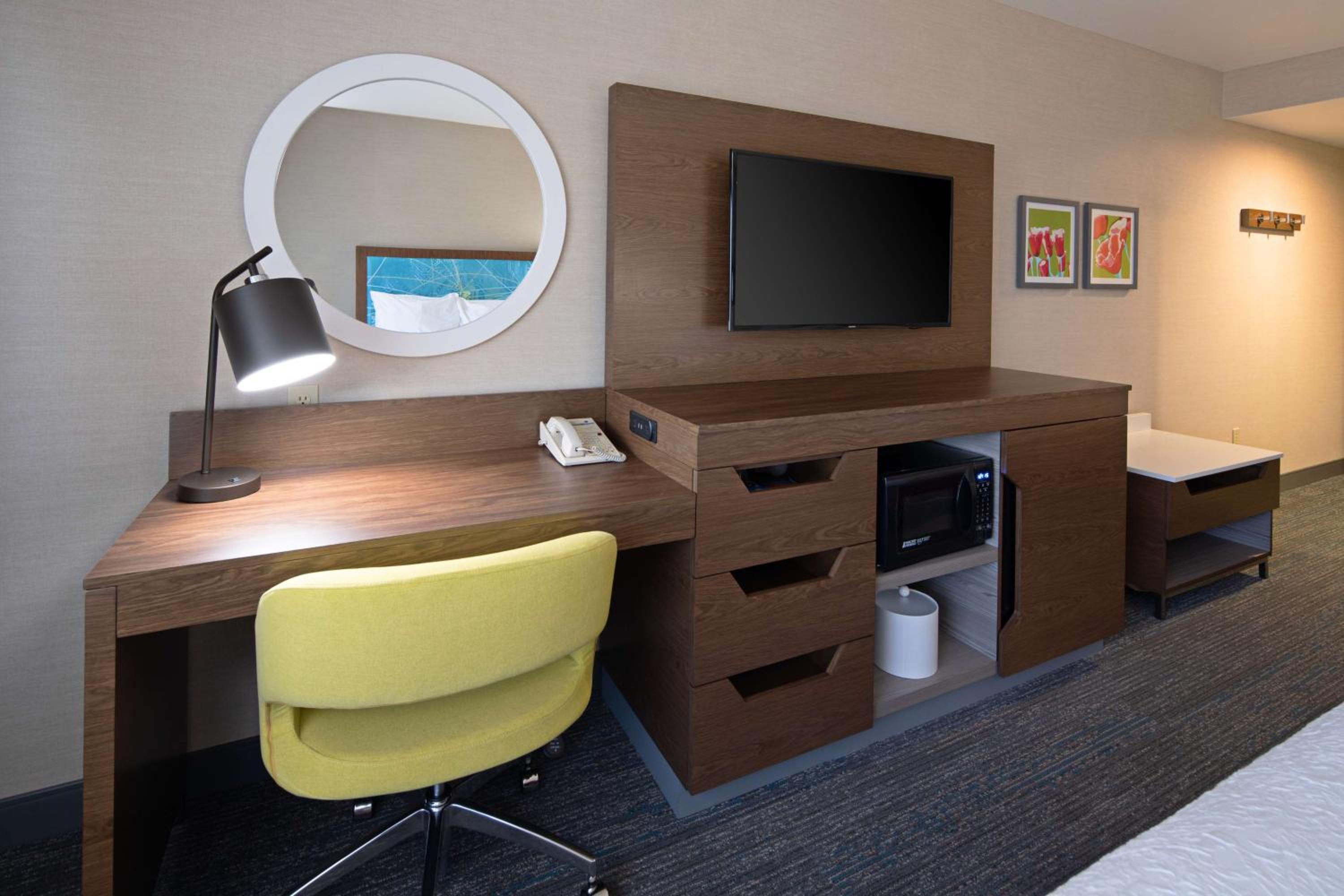 Room with Two Queen Beds - Non-Smoking - Photo 1