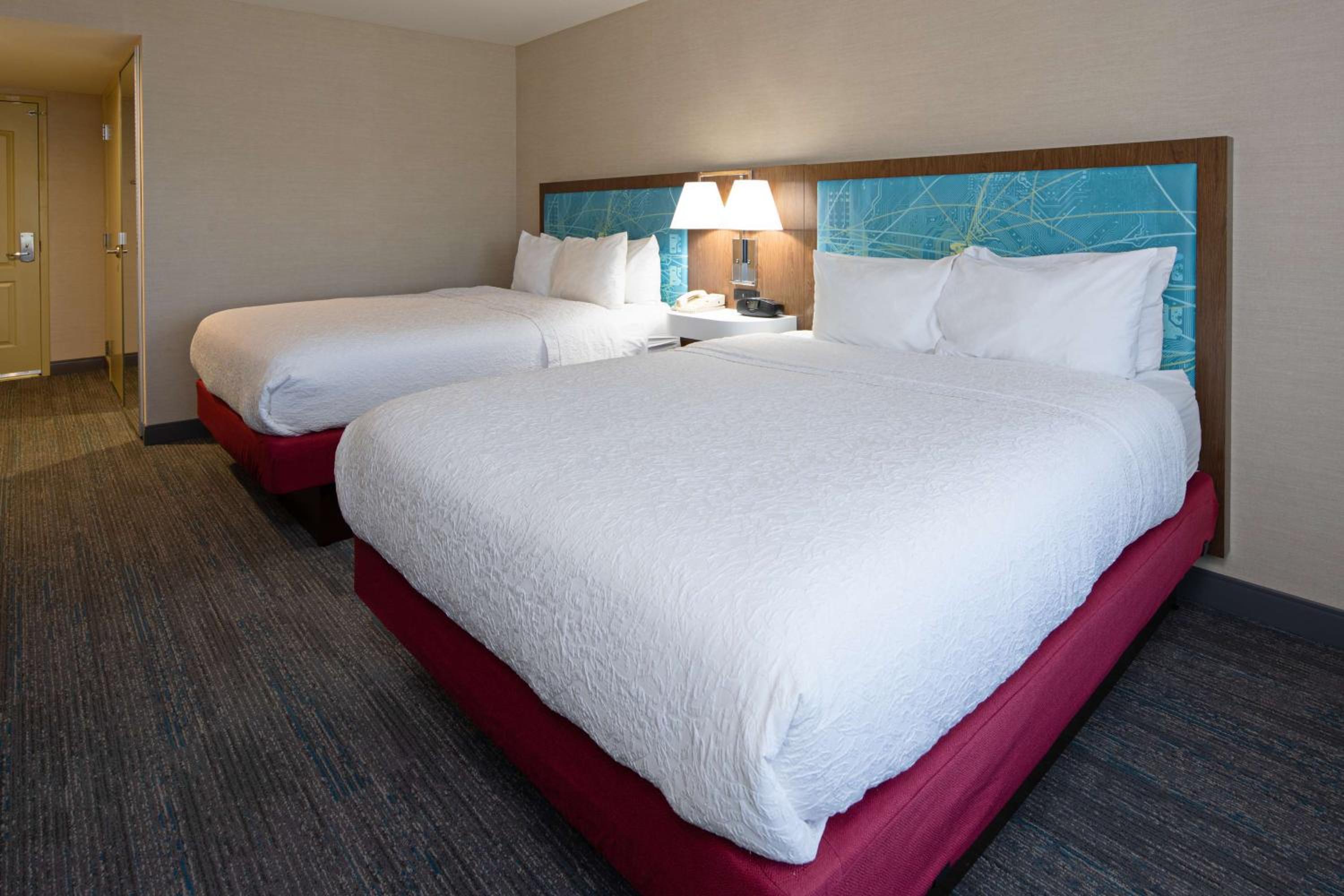 Room with Two Queen Beds - Non-Smoking - Photo 2