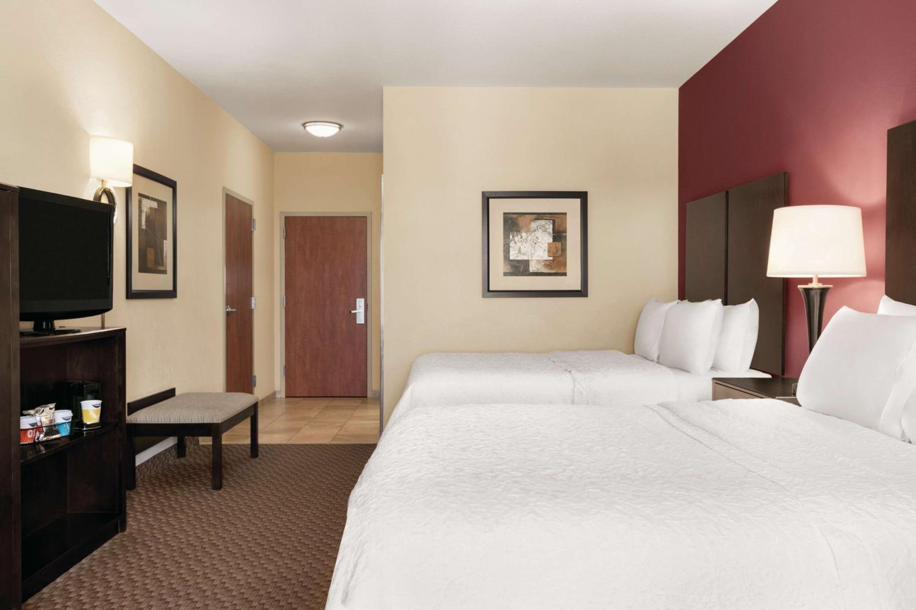 Room with Two Queen Beds - Non-Smoking - Photo 1