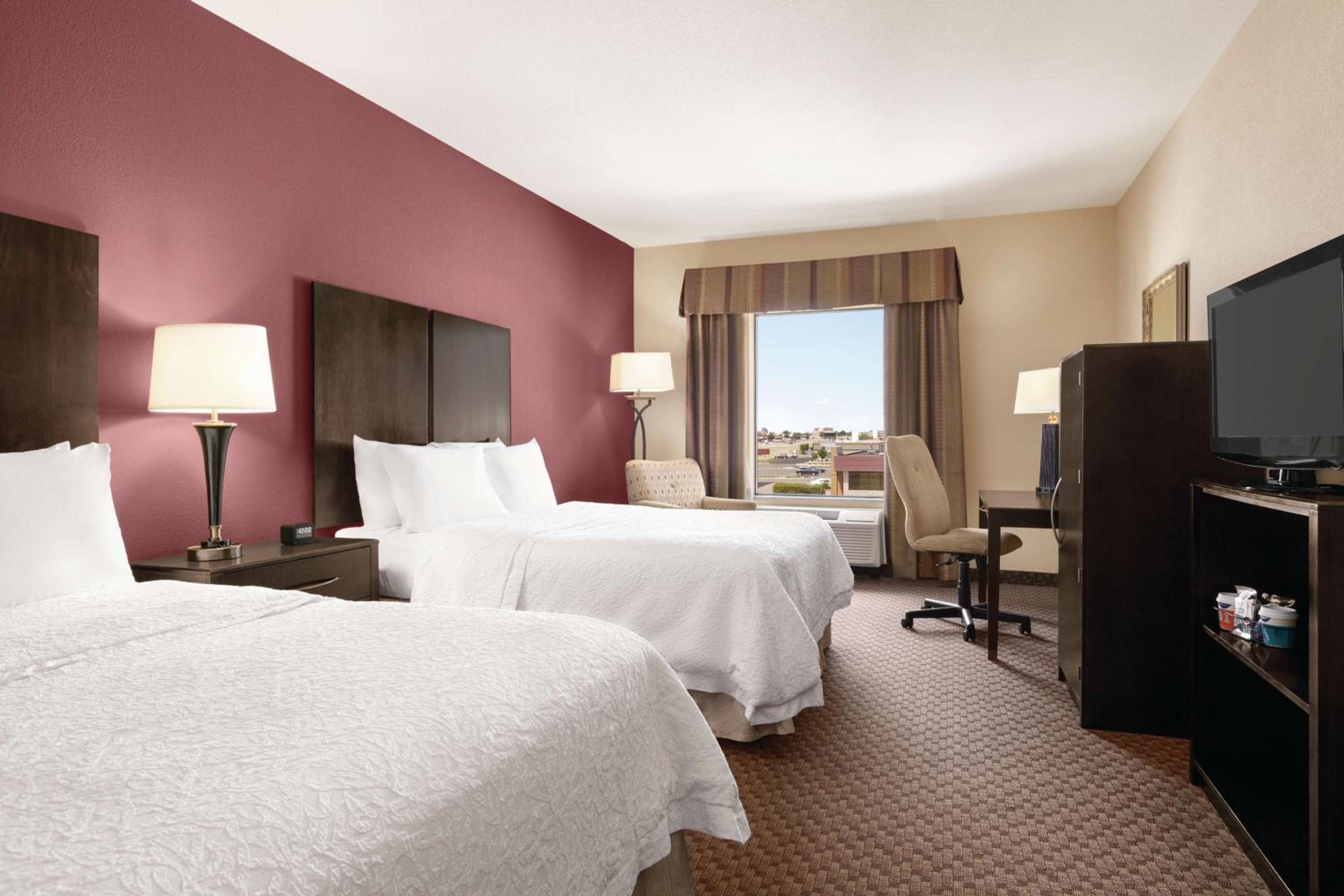 Room with Two Queen Beds - Non-Smoking - Photo 3