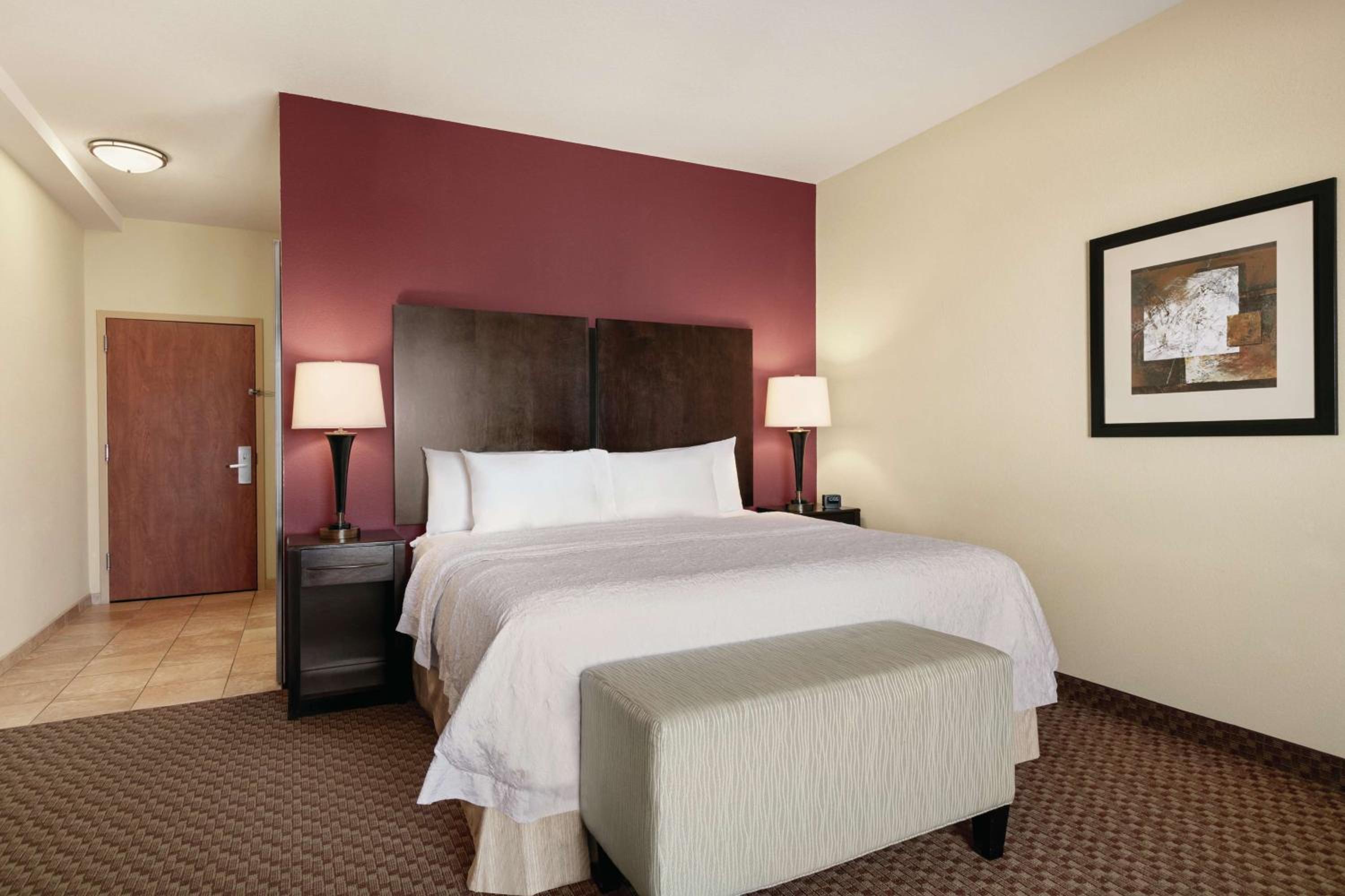 King Room with King Bed - Non-Smoking - Photo 1