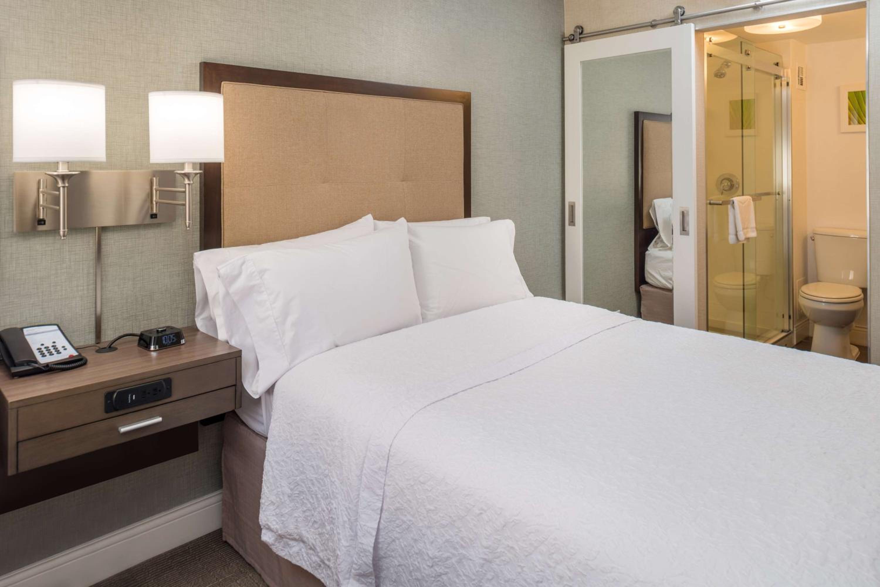 Double Room with Two Double Beds - Non-Smoking - Photo 8