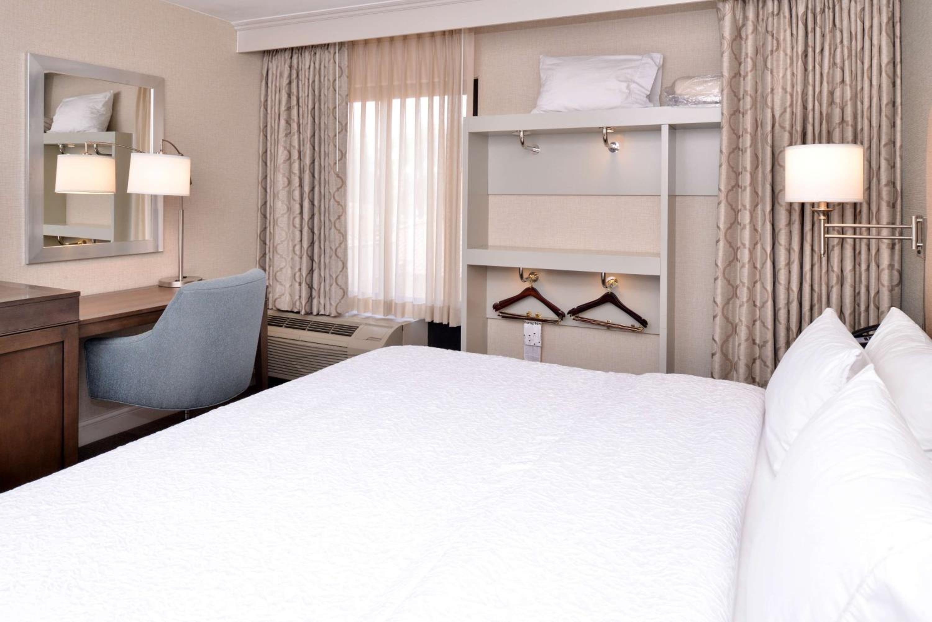 King Room - Mobility Access/Non-Smoking - Photo 5
