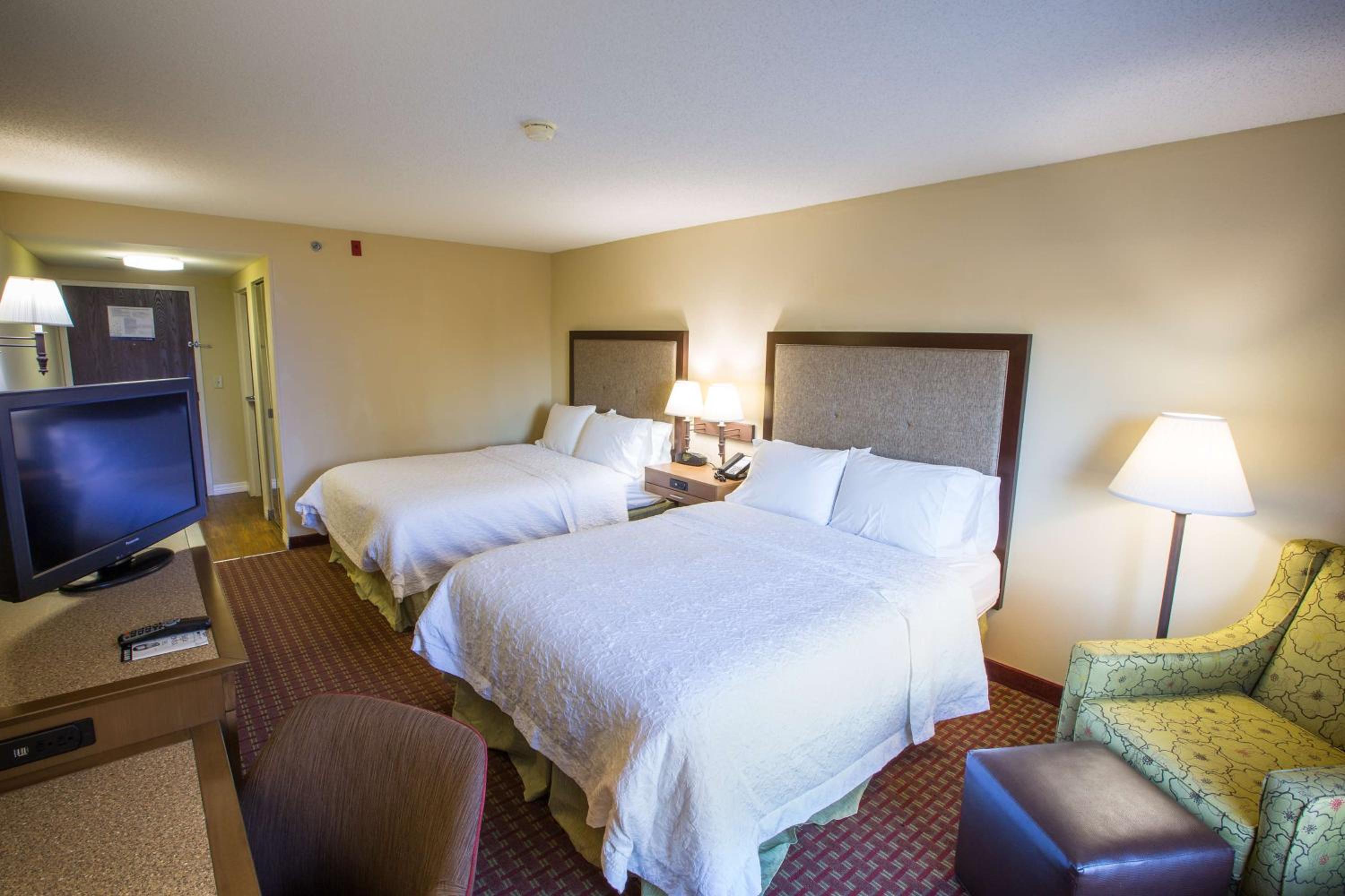 Room with Two Queen Beds - Non-Smoking - Photo 3