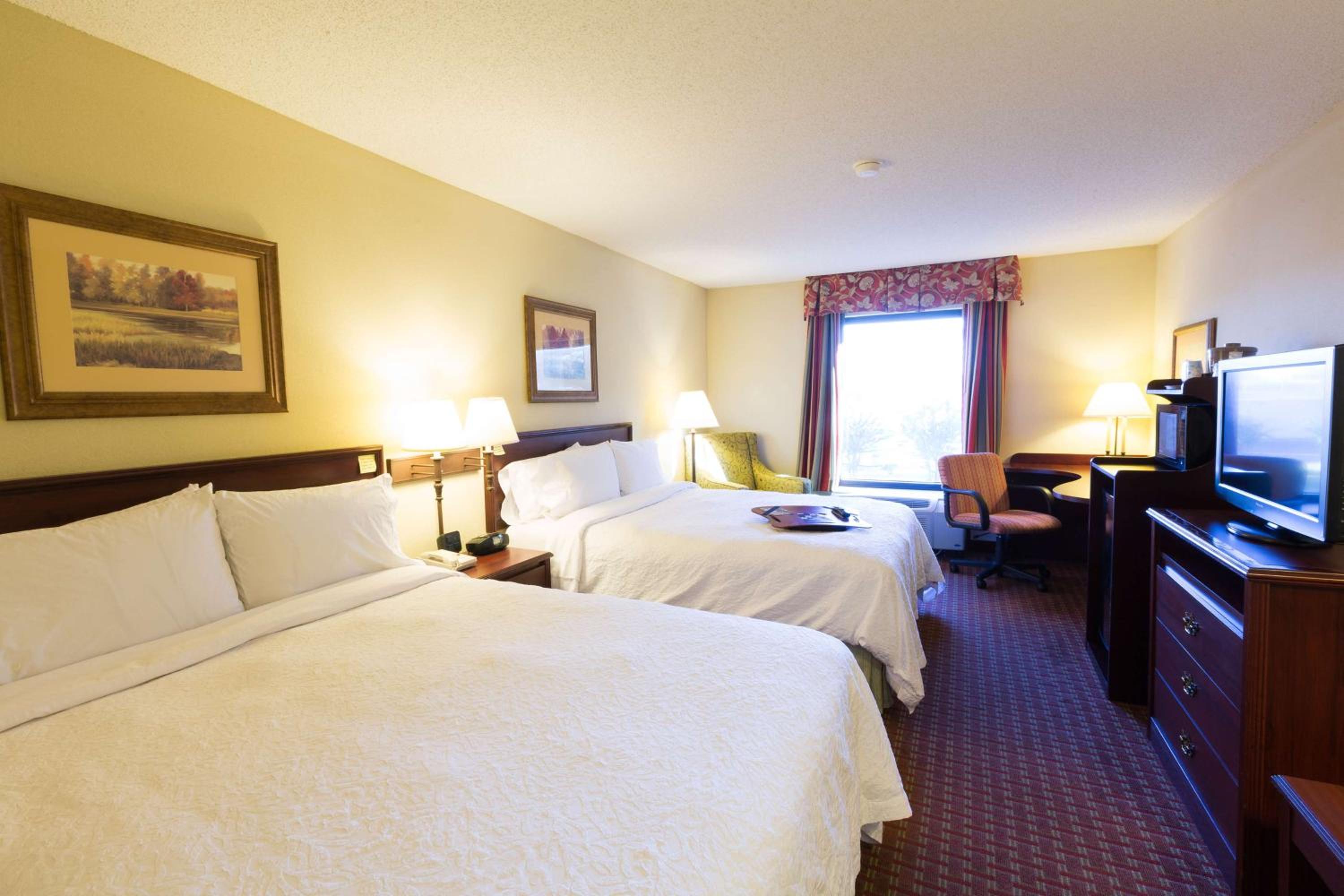 Room with Two Queen Beds - Non-Smoking - Photo 1
