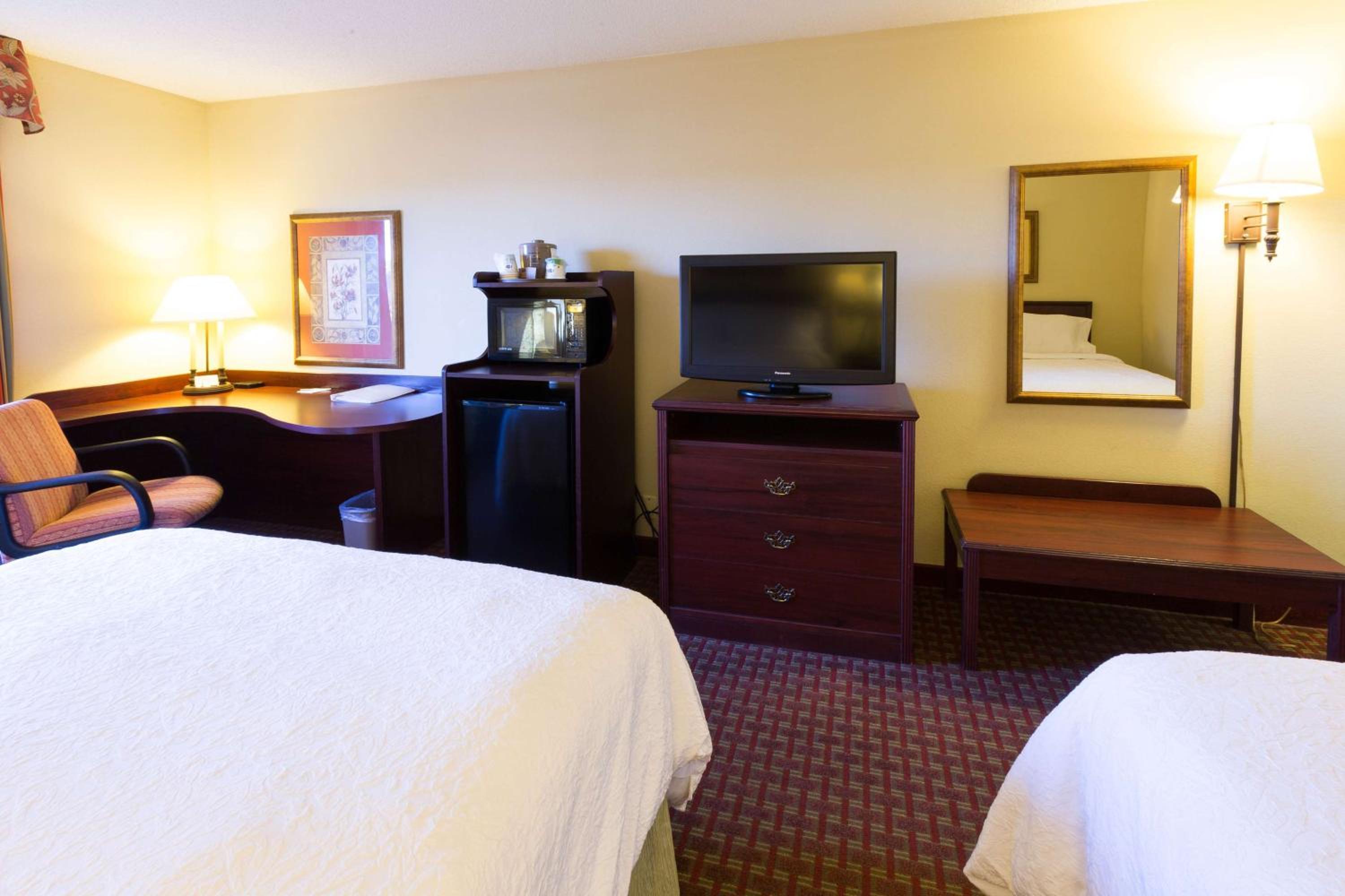 Queen Room with Two Queen Beds - Mobility Access/Non-Smoking - Photo 1